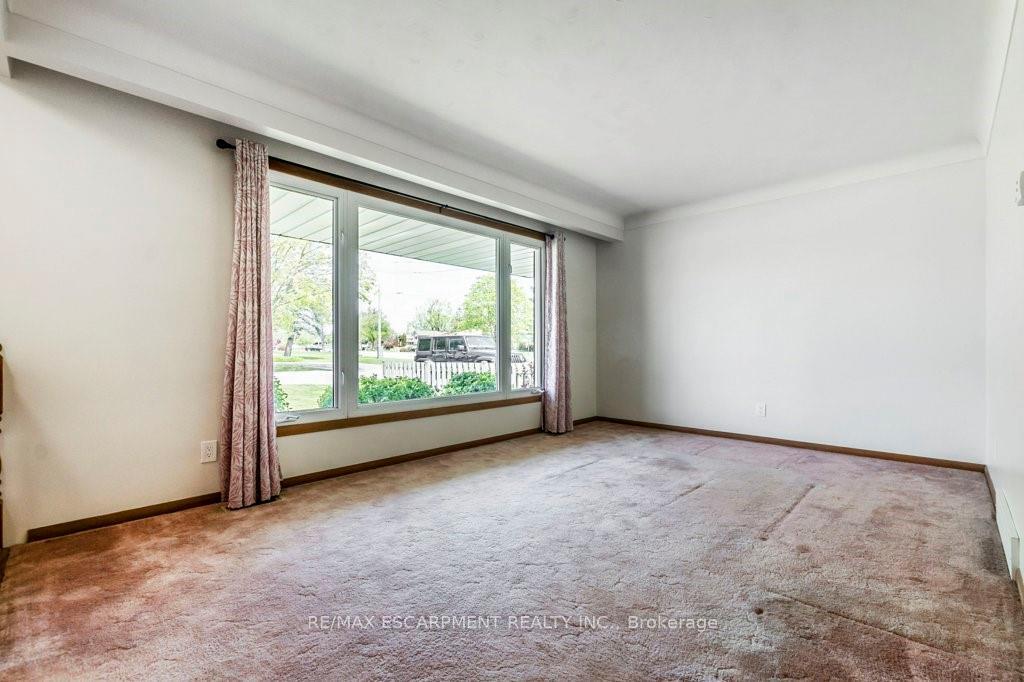 Photo 25 of 30 Terrace Avenue, Welland, Broadway — HOMEH