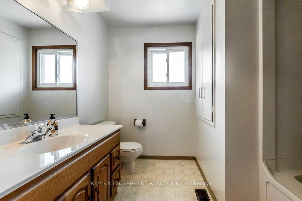 Photo 36 of 30 Terrace Avenue, Welland, Broadway — HOMEH