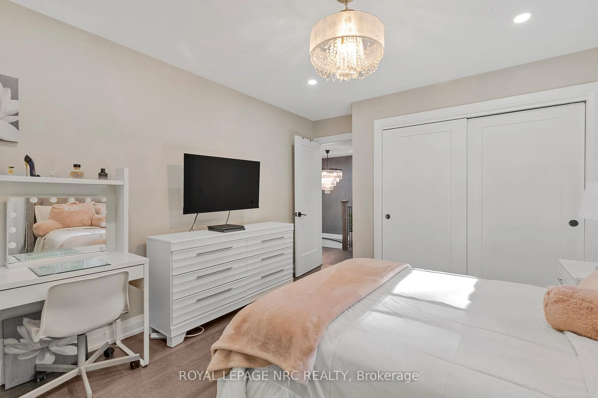 Photo 190 of 94 Dorchester Drive, Grimsby, Grimsby East — HOMEH