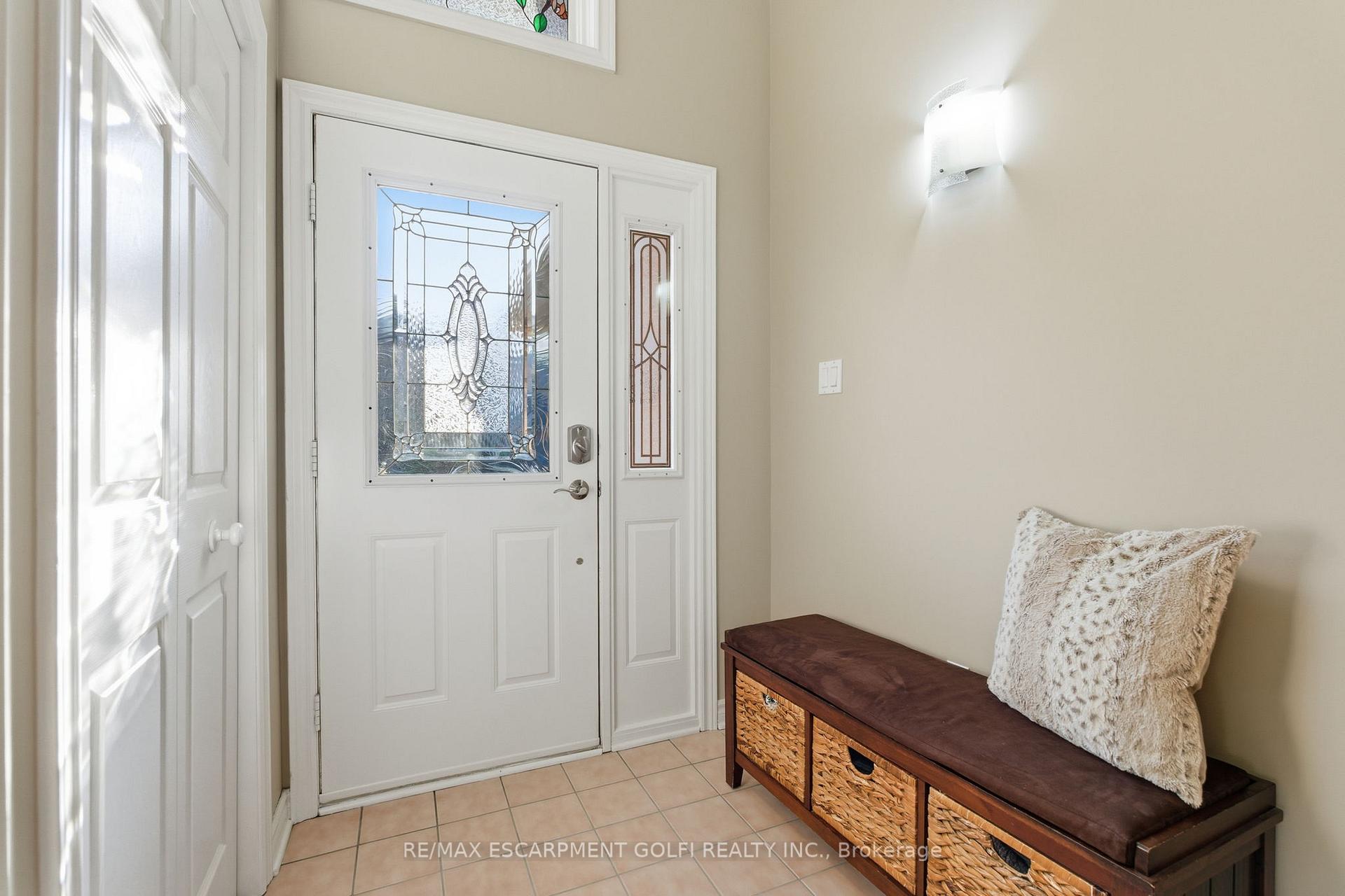Photo 3 of 13 Colonial Crescent, Grimsby, Grimsby East — HOMEH