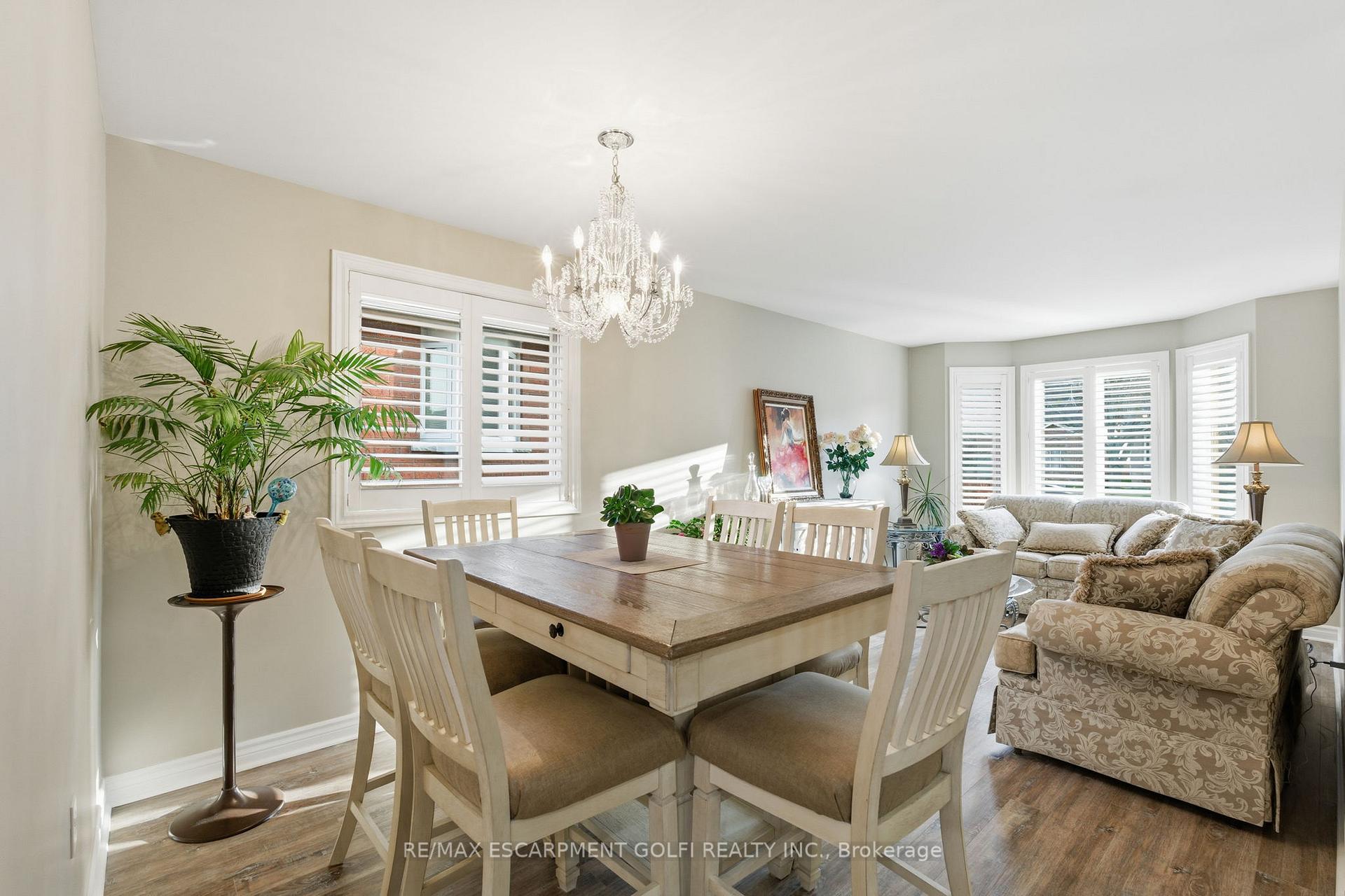 Photo 4 of 13 Colonial Crescent, Grimsby, Grimsby East — HOMEH