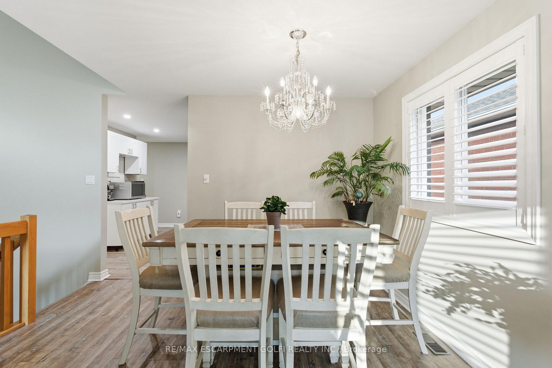 Photo 5 of 13 Colonial Crescent, Grimsby, Grimsby East — HOMEH
