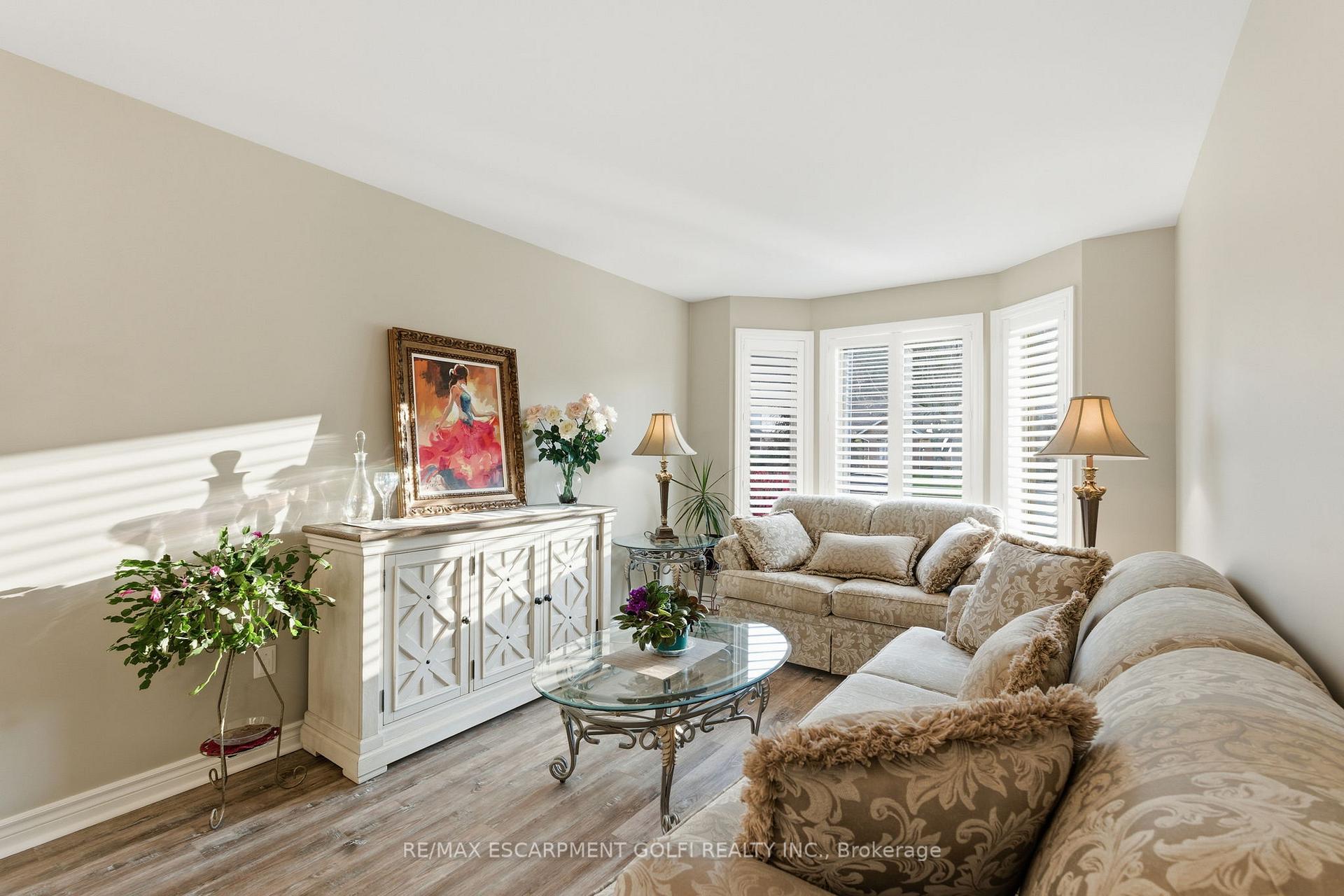 Photo 6 of 13 Colonial Crescent, Grimsby, Grimsby East — HOMEH