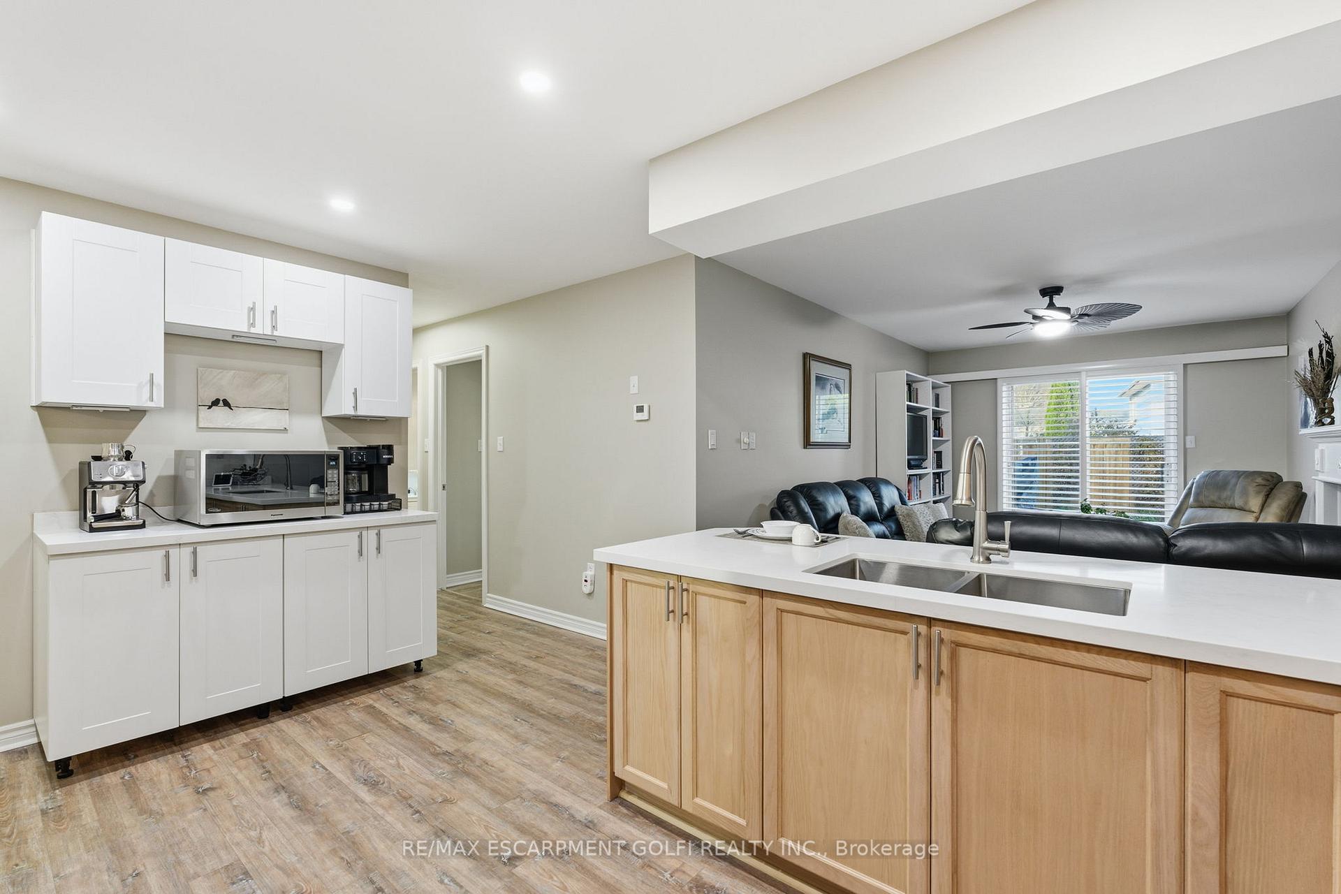 Photo 10 of 13 Colonial Crescent, Grimsby, Grimsby East — HOMEH