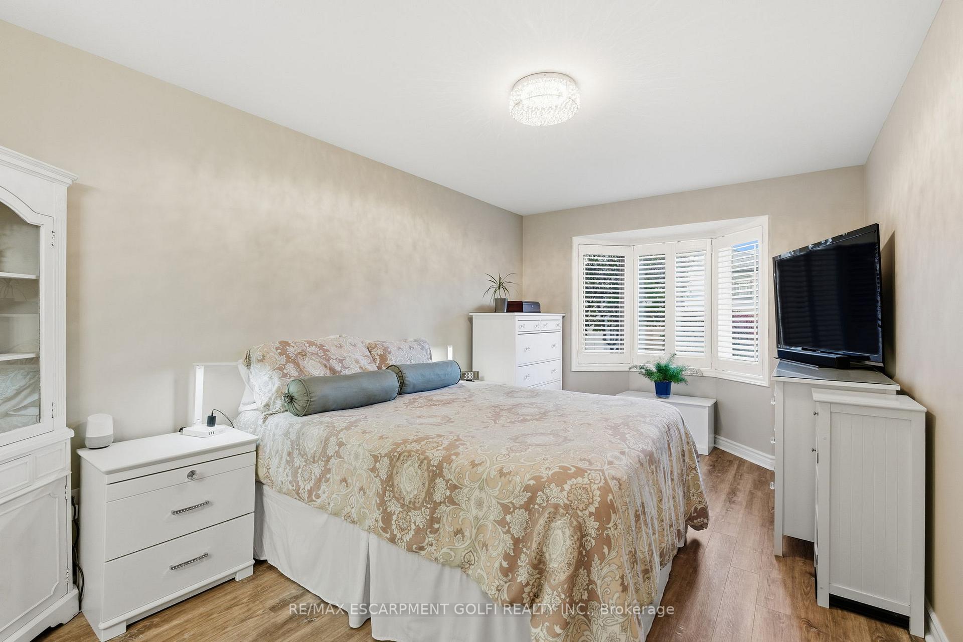 Photo 13 of 13 Colonial Crescent, Grimsby, Grimsby East — HOMEH