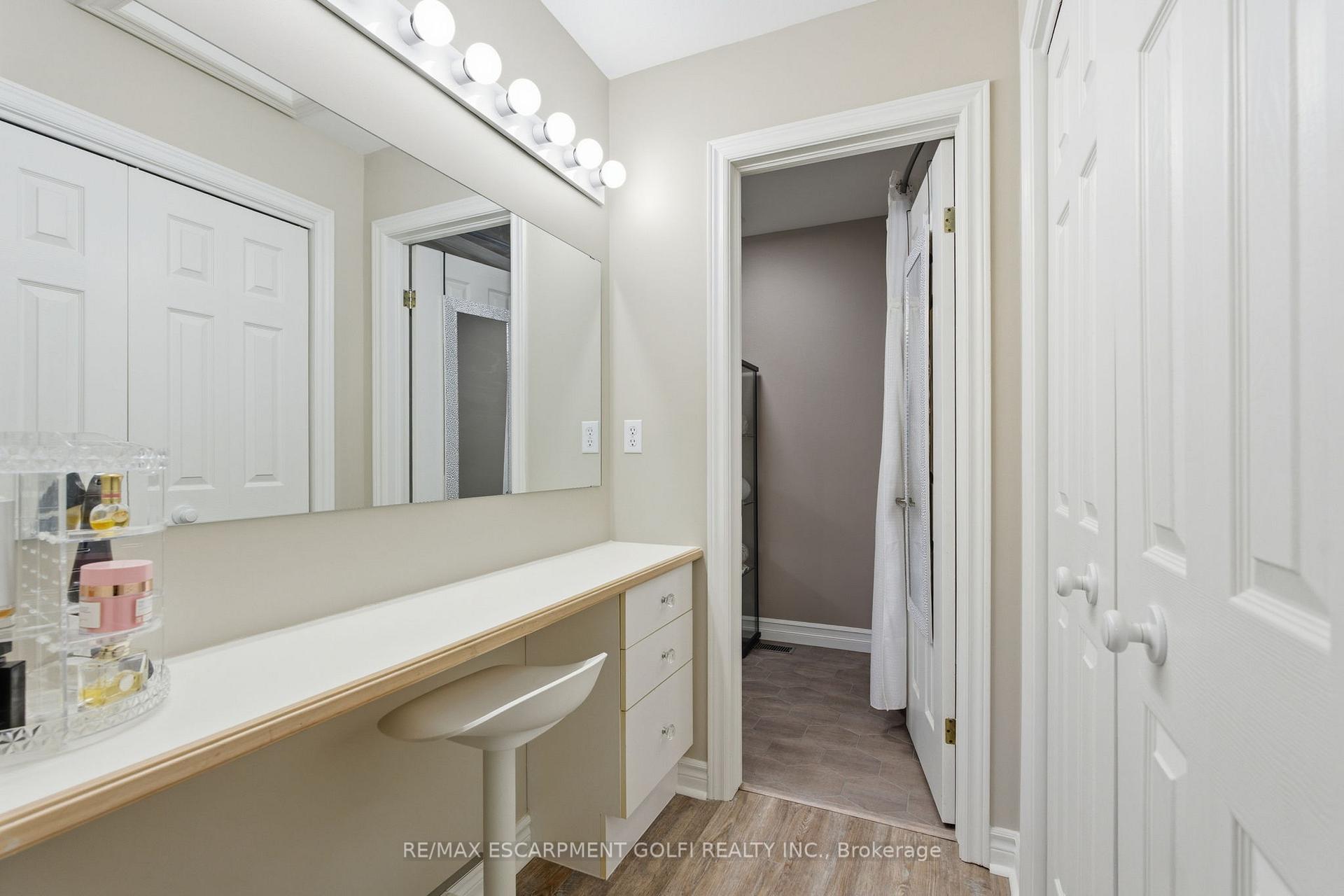 Photo 15 of 13 Colonial Crescent, Grimsby, Grimsby East — HOMEH