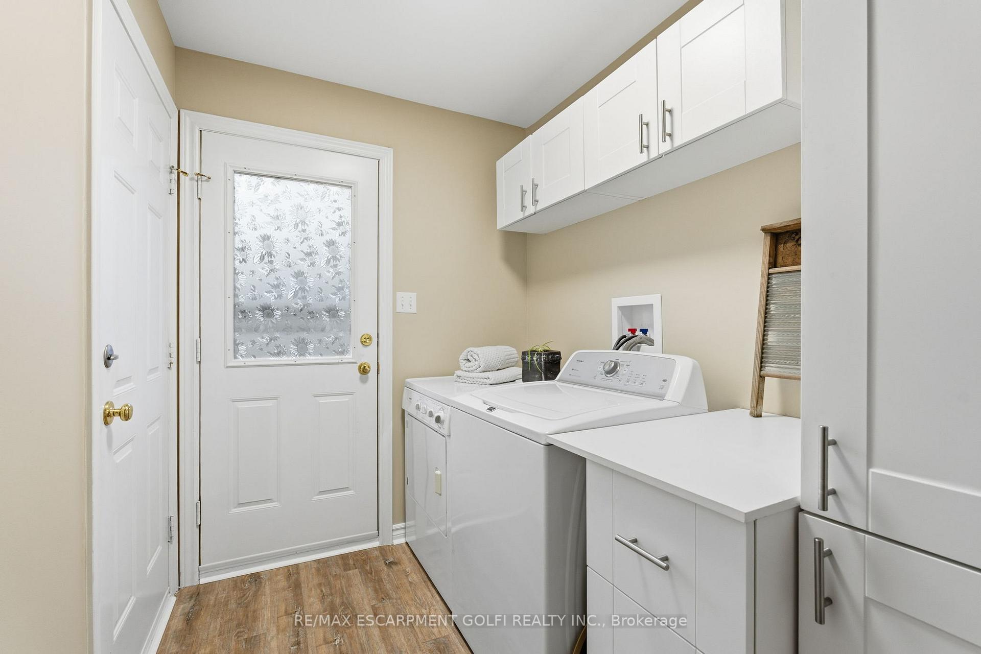 Photo 20 of 13 Colonial Crescent, Grimsby, Grimsby East — HOMEH