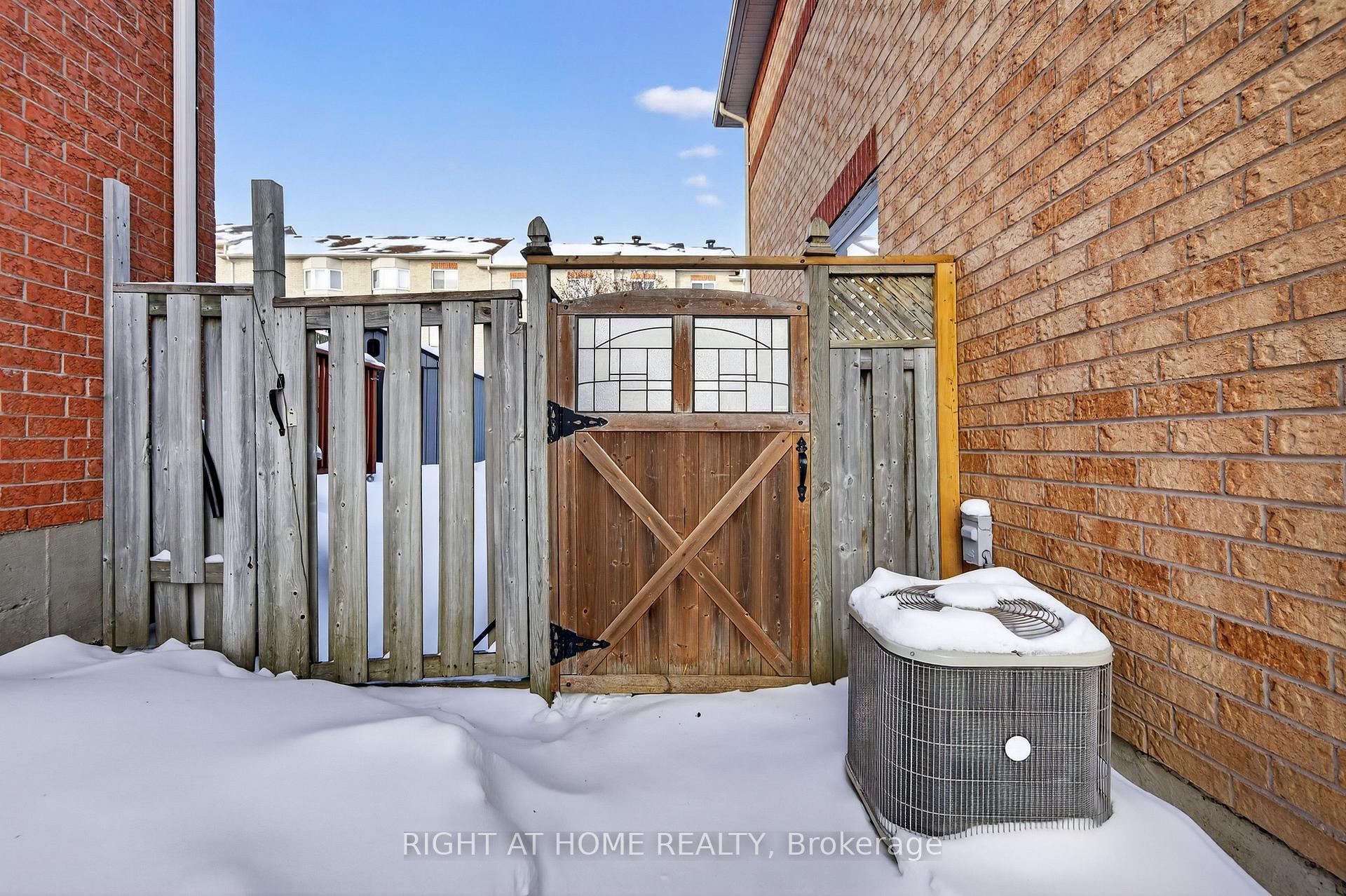 Photo 7 of 42 Drake Drive, Barrie, Painswick South — HOMEH