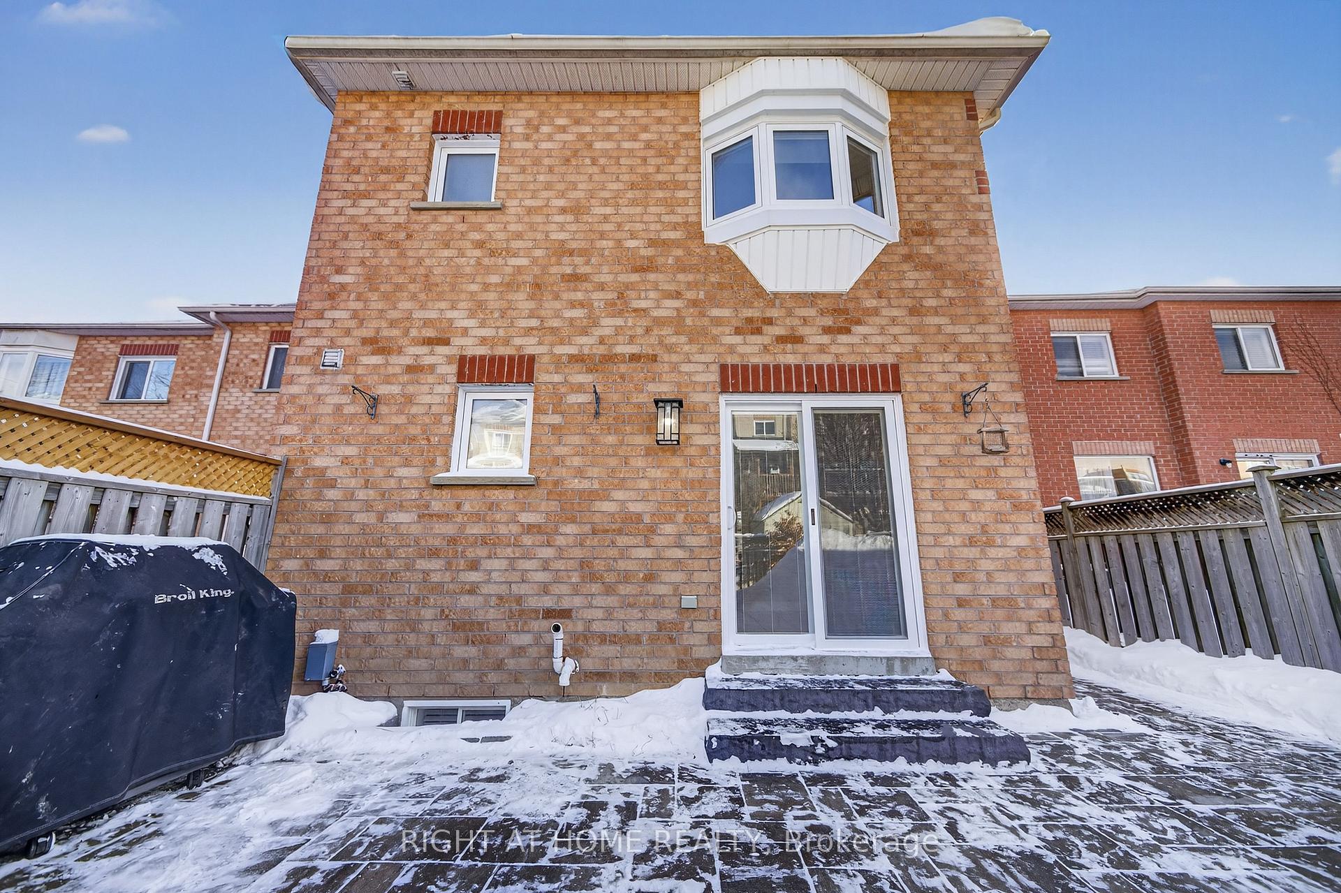 Photo 9 of 42 Drake Drive, Barrie, Painswick South — HOMEH