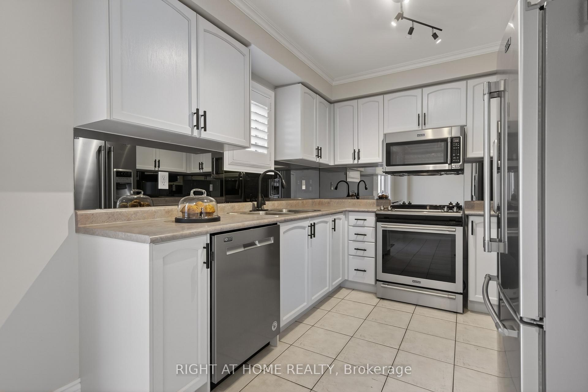 Photo 18 of 42 Drake Drive, Barrie, Painswick South — HOMEH