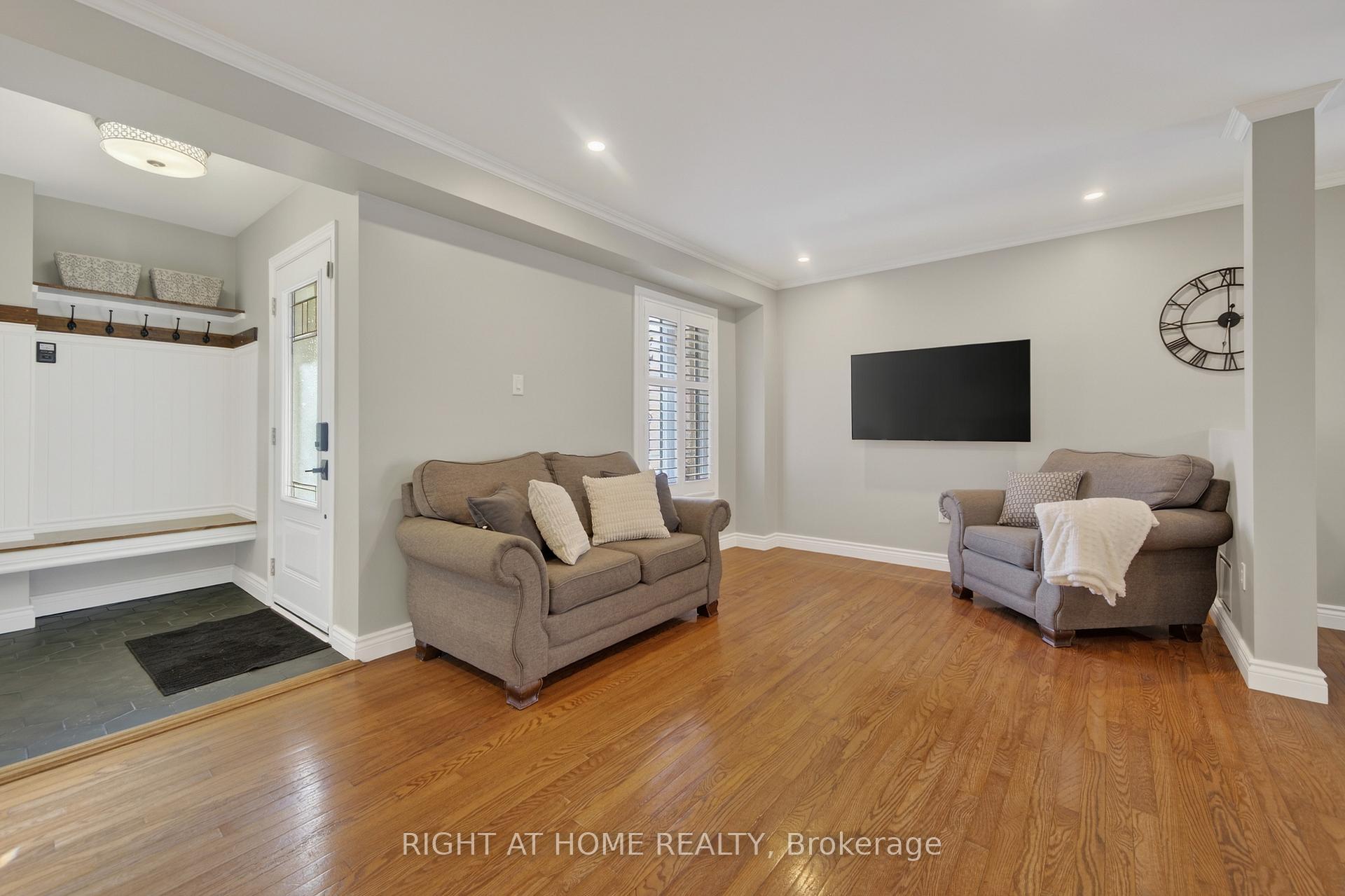 Photo 33 of 42 Drake Drive, Barrie, Painswick South — HOMEH