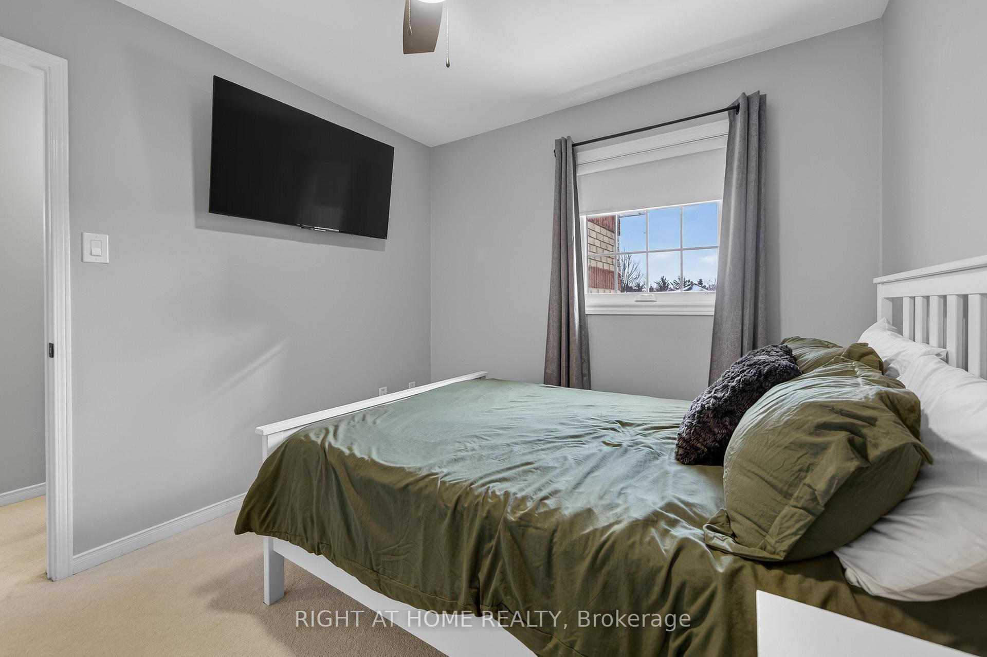 Photo 51 of 42 Drake Drive, Barrie, Painswick South — HOMEH