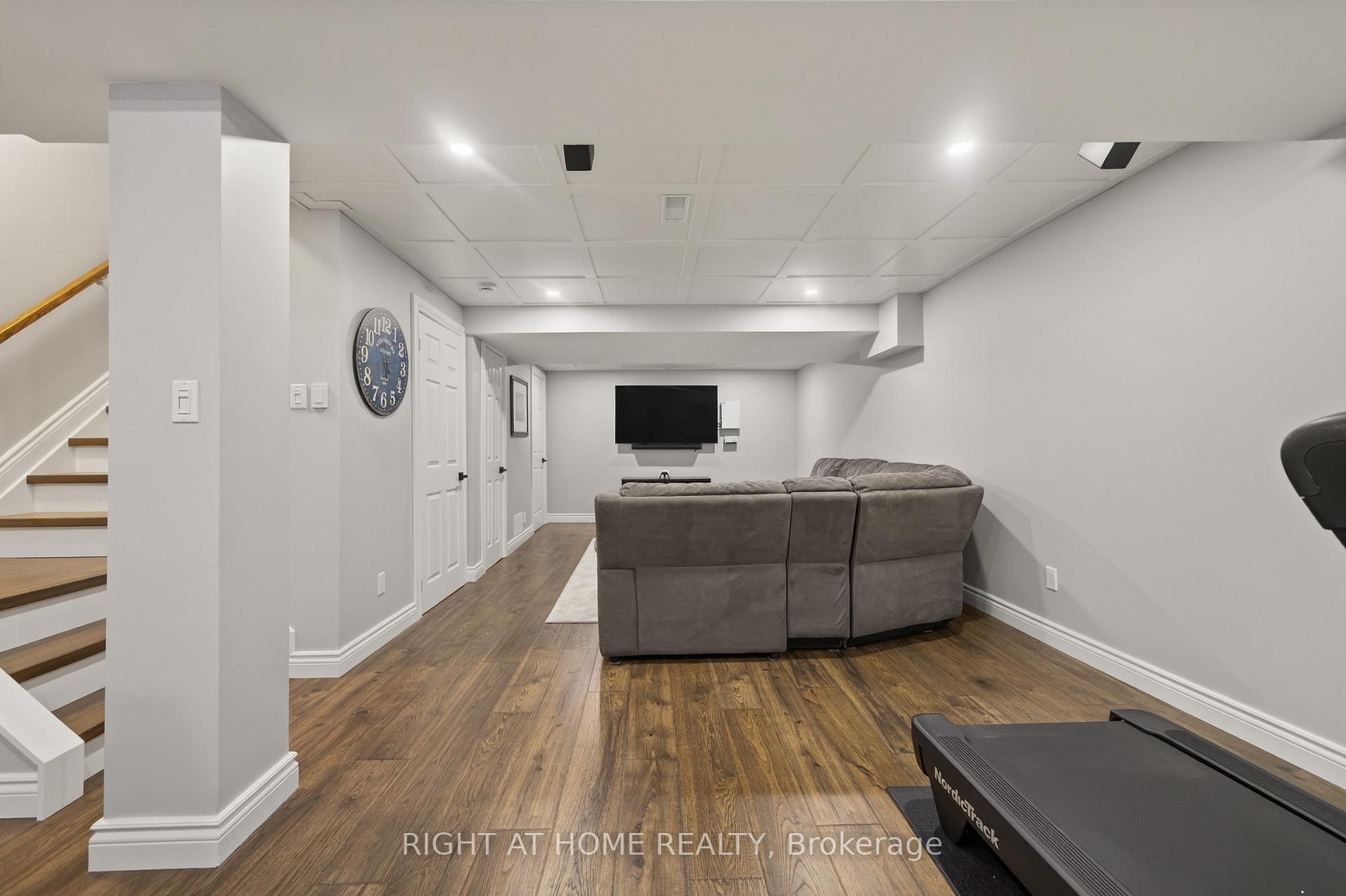 Photo 56 of 42 Drake Drive, Barrie, Painswick South — HOMEH