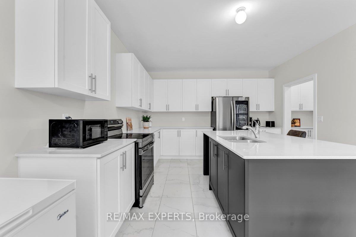 Photo 14 of 1438 Davis Loop, Innisfil, Lefroy — HOMEH