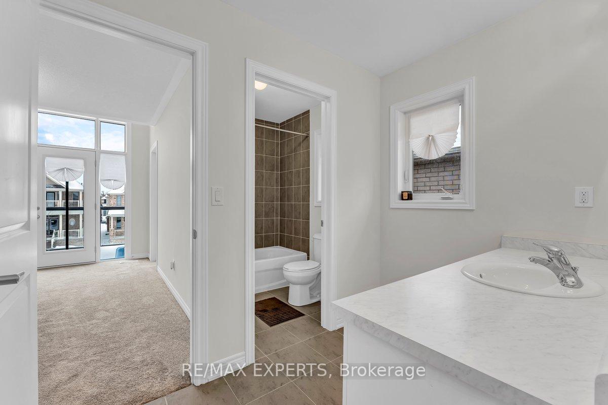 Photo 32 of 1438 Davis Loop, Innisfil, Lefroy — HOMEH