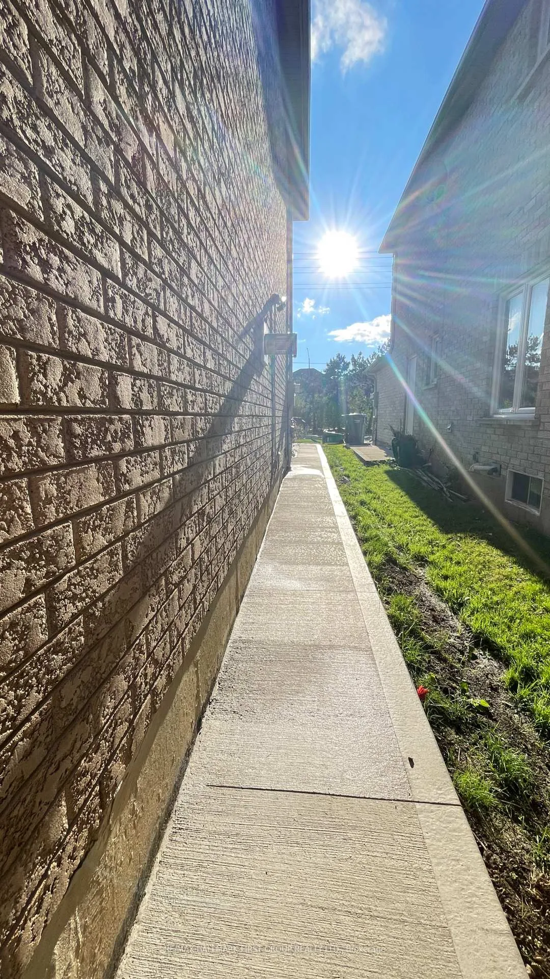 Photo 17 of 61 Lent Crescent, Brampton, Fletcher's West — HOMEH
