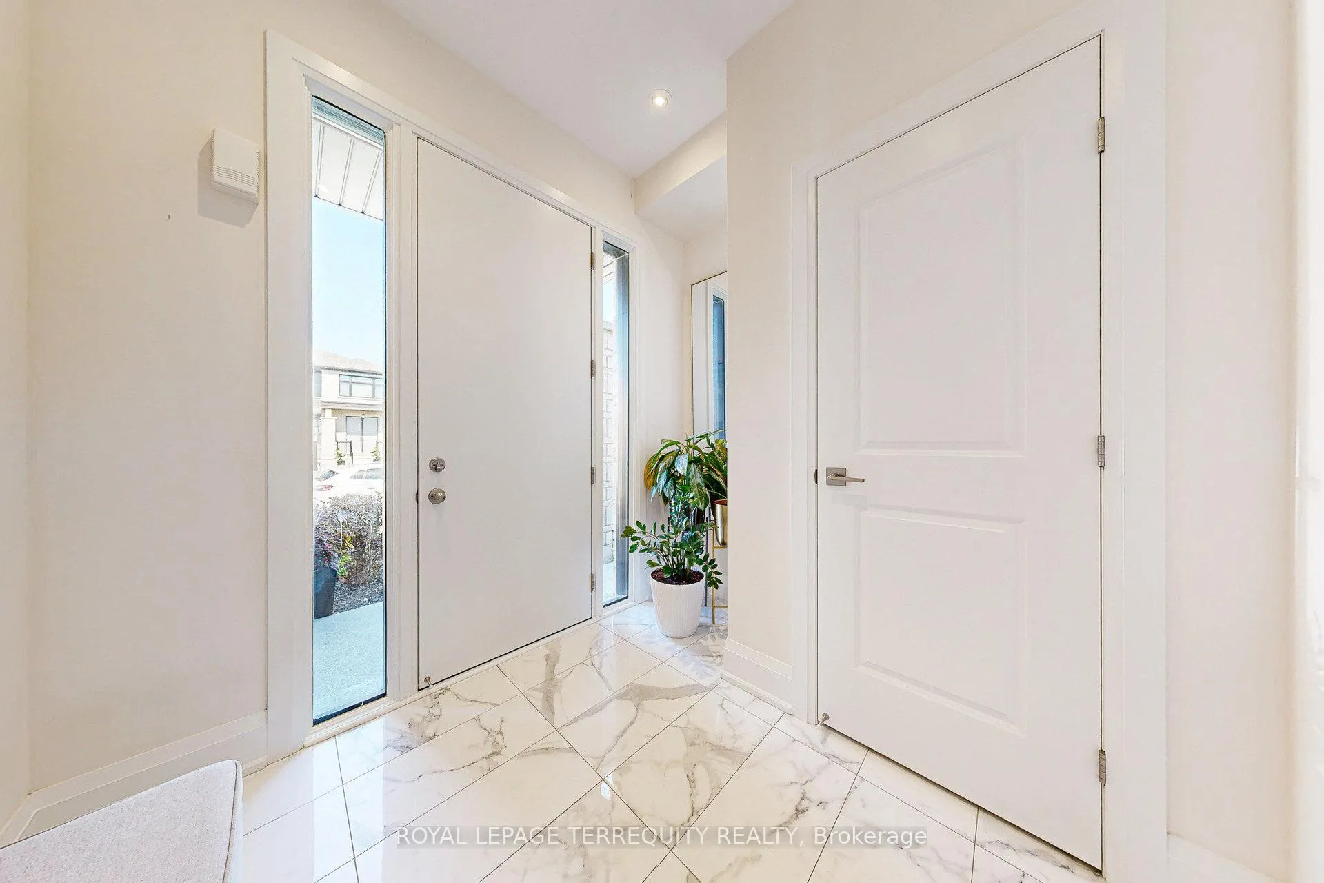 Photo 15 of 52 Lightfeather Place, Hamilton, Meadowlands — HOMEH