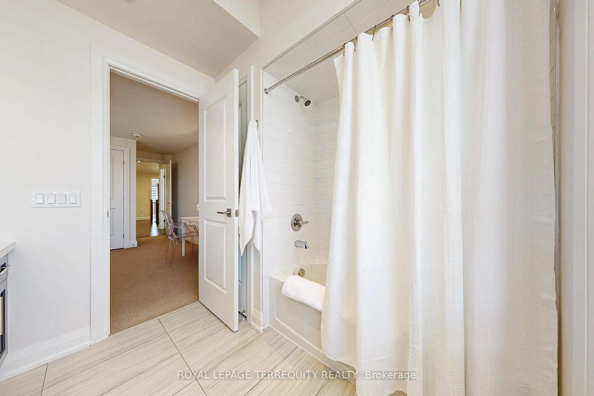 Photo 218 of 52 Lightfeather Place, Hamilton, Meadowlands — HOMEH