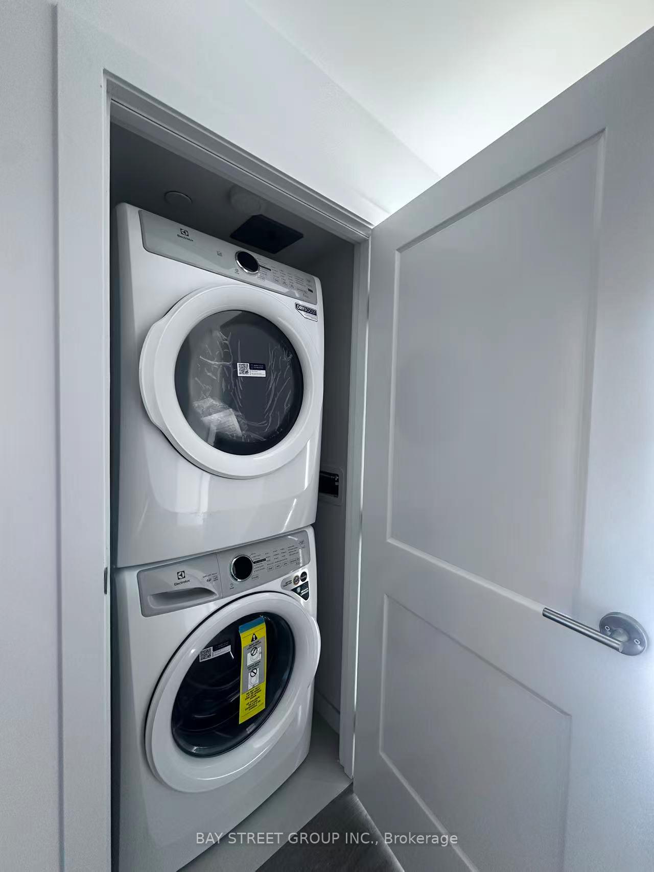 Photo 5 of Unit 12, 30 Markdale Lane, Markham, Middlefield — HOMEH