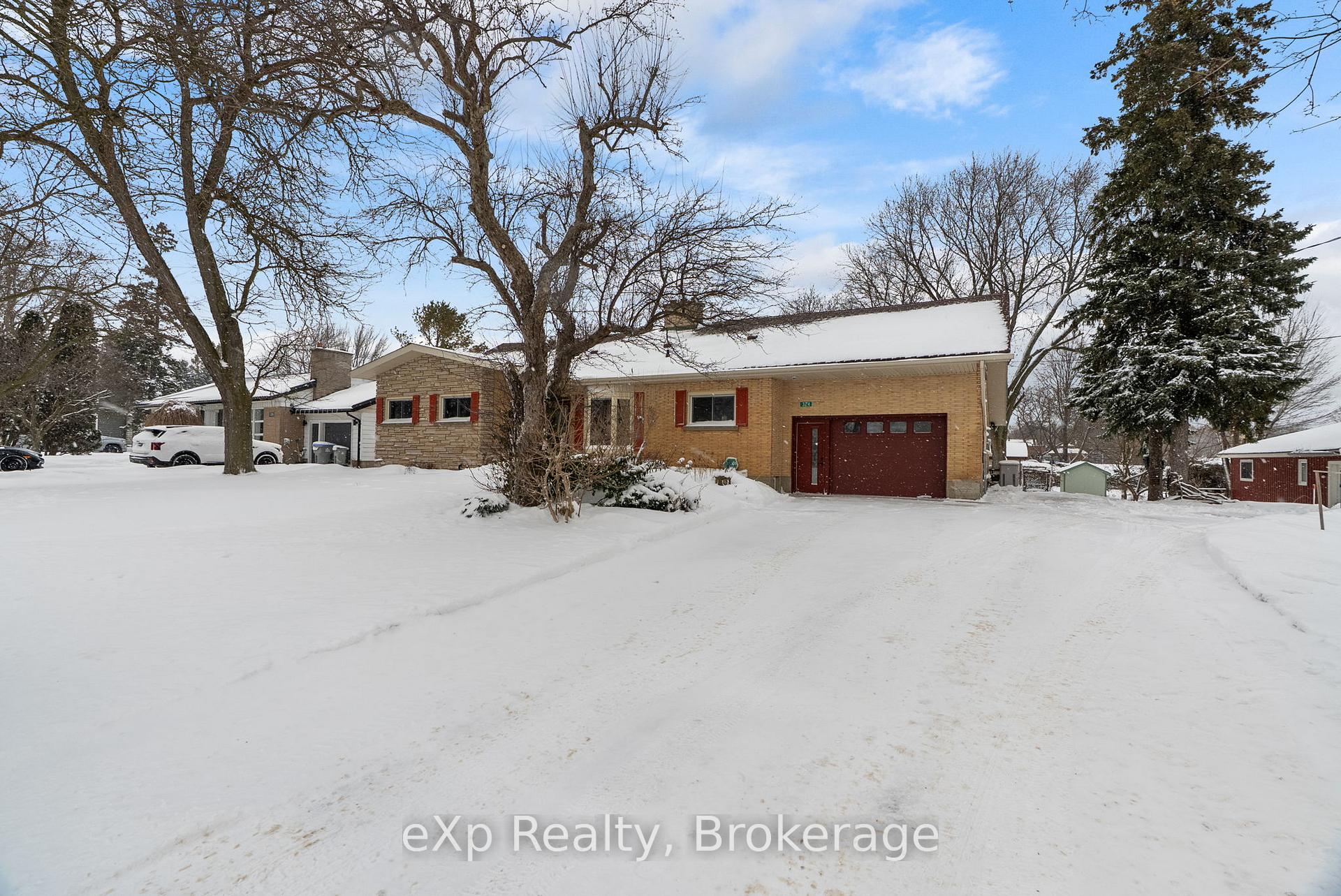 Photo 3 of 324 Huron Road, Perth South, Sebringville — HOMEH