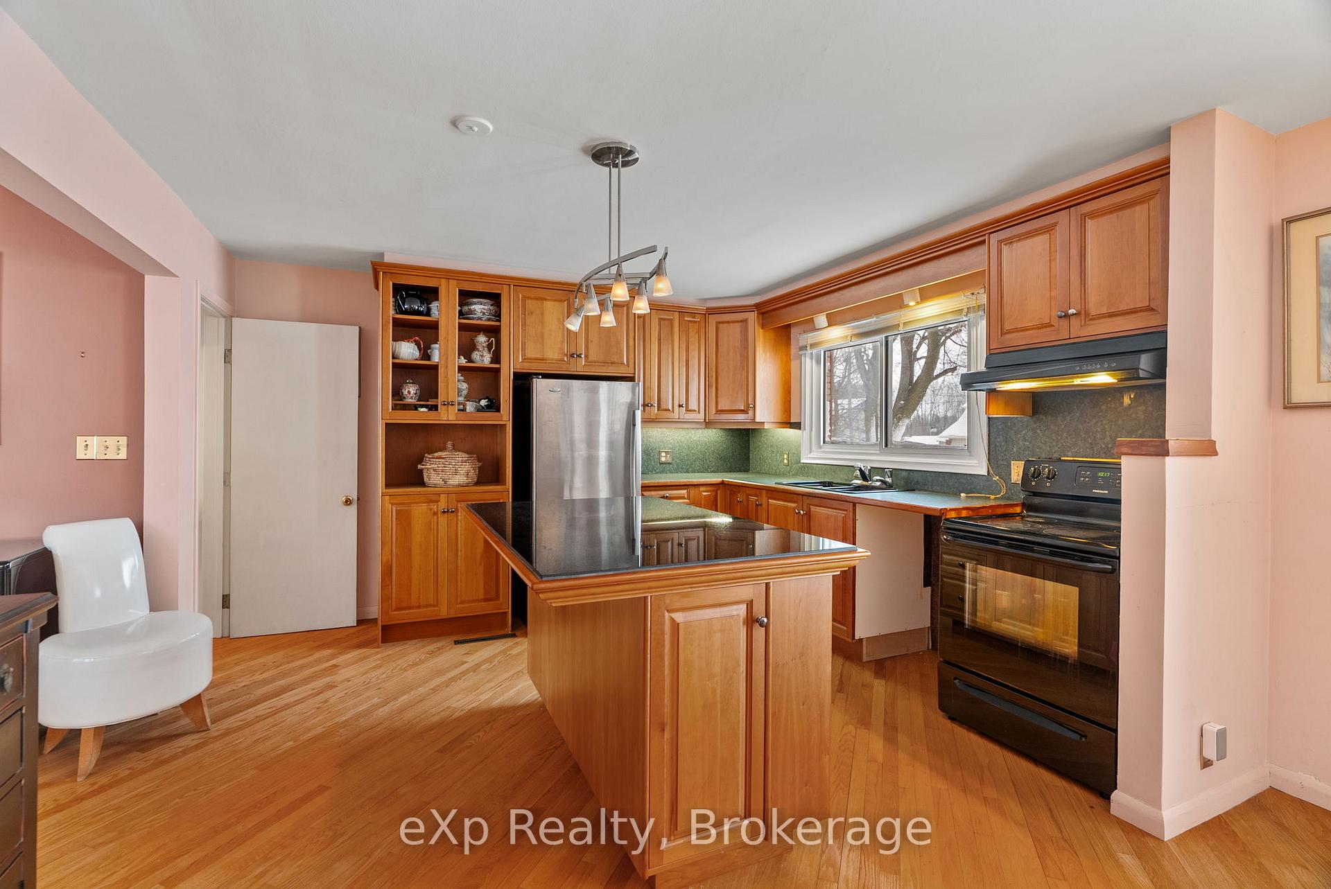 Photo 10 of 324 Huron Road, Perth South, Sebringville — HOMEH