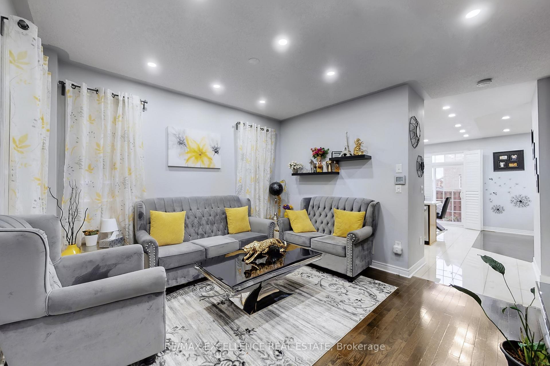 Photo 3 of 2 Ryecroft Crescent, Brampton, Sandringham-Wellington — HOMEH