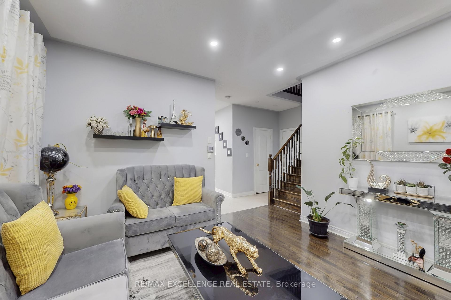 Photo 5 of 2 Ryecroft Crescent, Brampton, Sandringham-Wellington — HOMEH