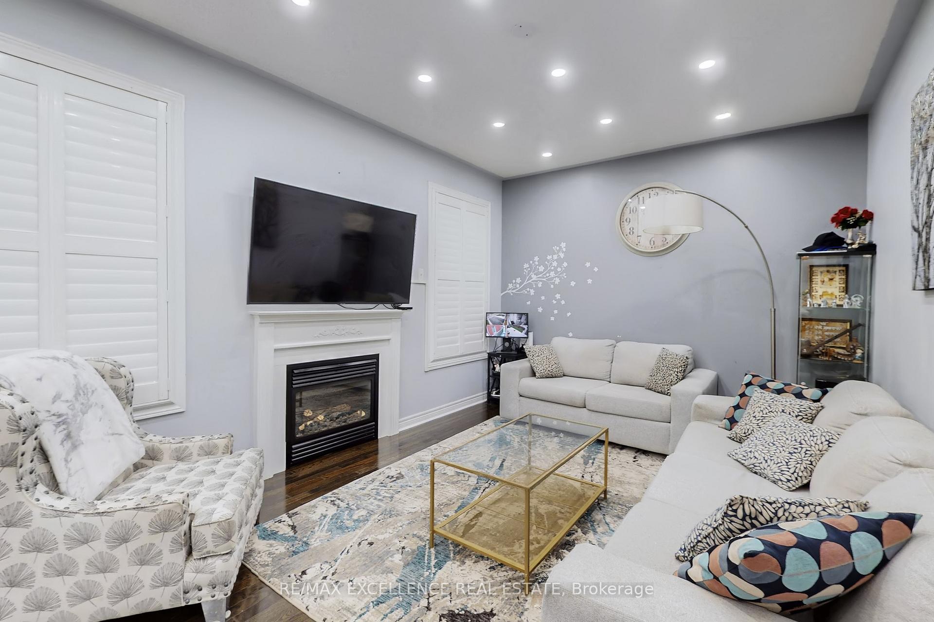 Photo 8 of 2 Ryecroft Crescent, Brampton, Sandringham-Wellington — HOMEH