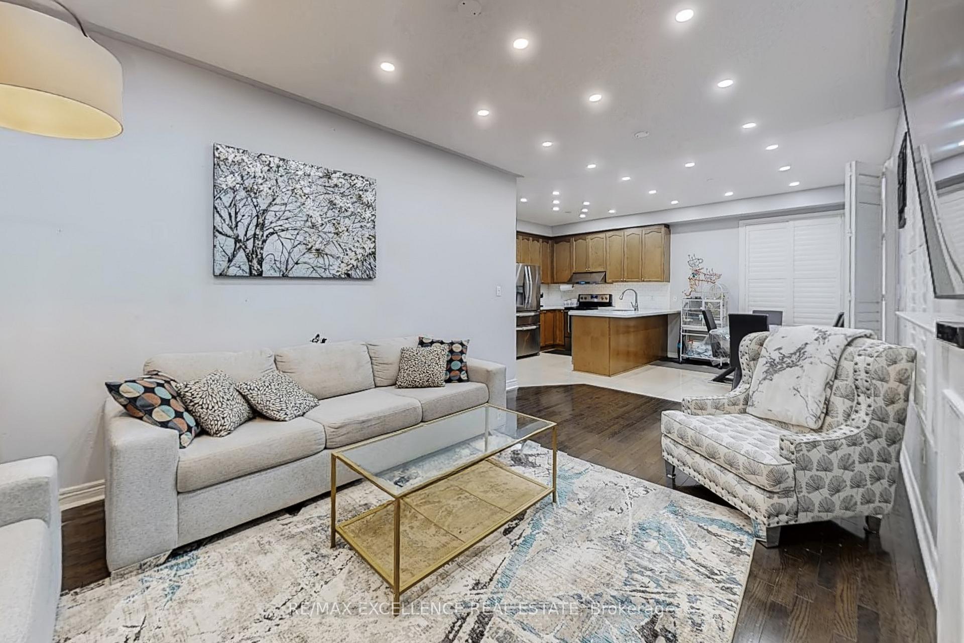 Photo 10 of 2 Ryecroft Crescent, Brampton, Sandringham-Wellington — HOMEH