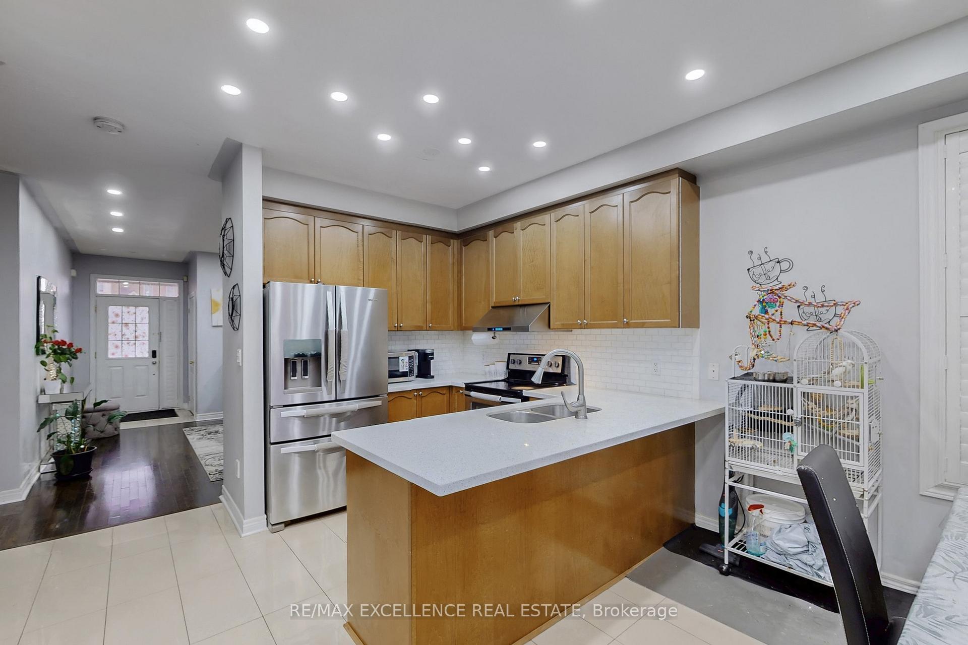 Photo 12 of 2 Ryecroft Crescent, Brampton, Sandringham-Wellington — HOMEH