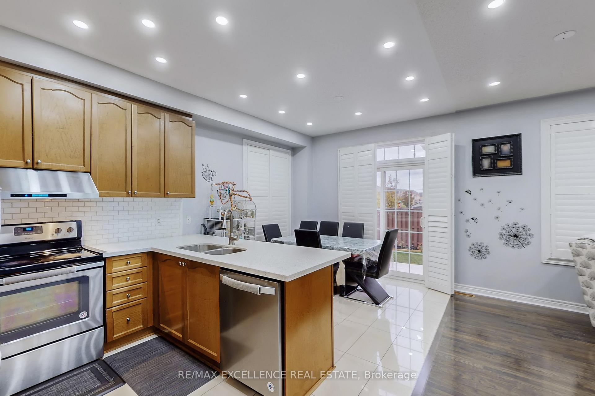 Photo 14 of 2 Ryecroft Crescent, Brampton, Sandringham-Wellington — HOMEH