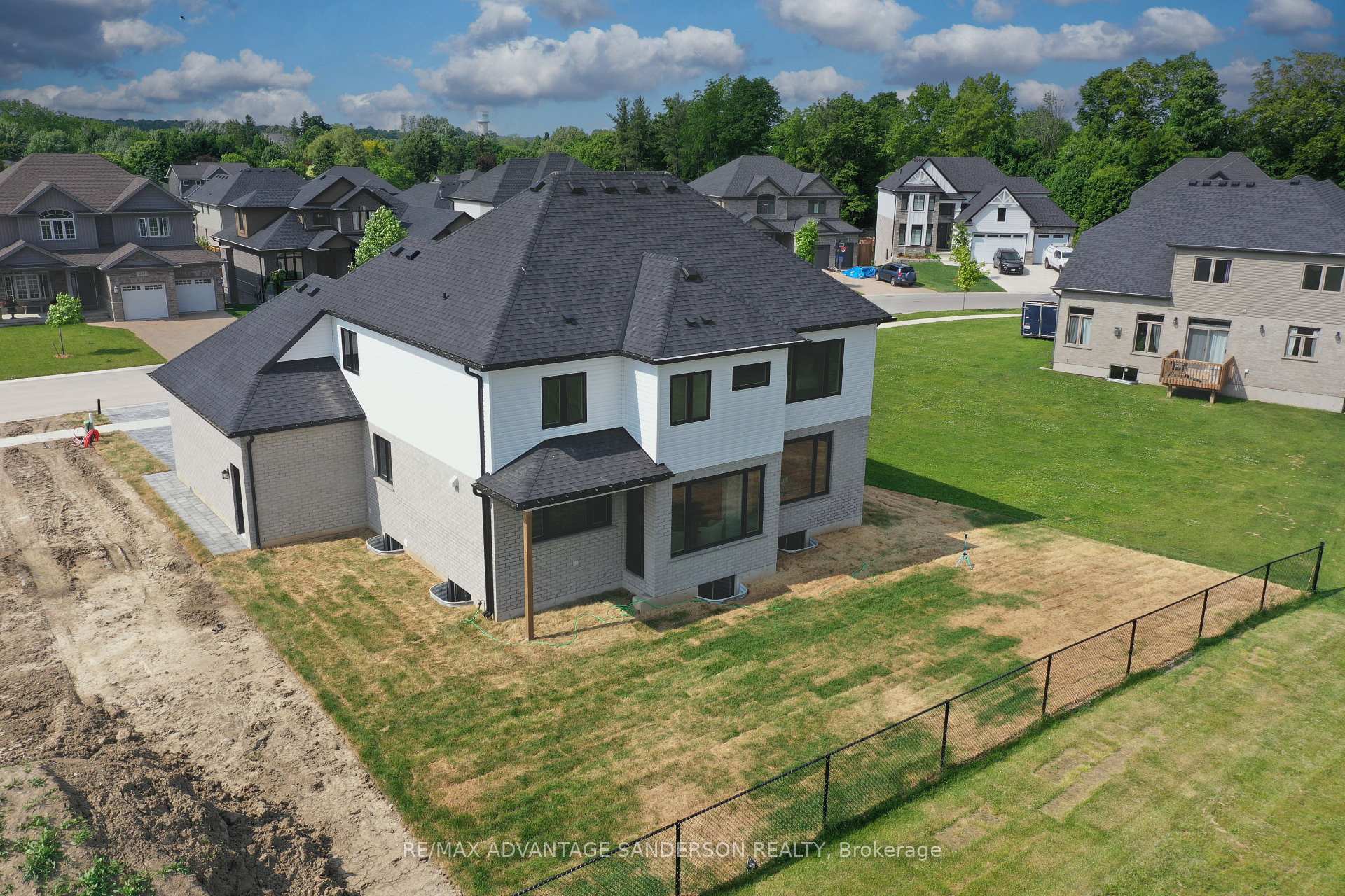 Photo 6 of 243 Songbird Lane, Middlesex Centre, Ilderton — HOMEH