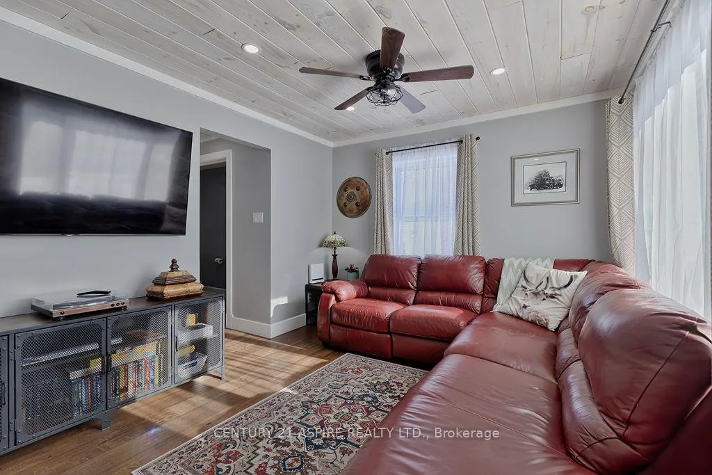 Photo 16 of 42 Mohns Avenue, Petawawa — HOMEH