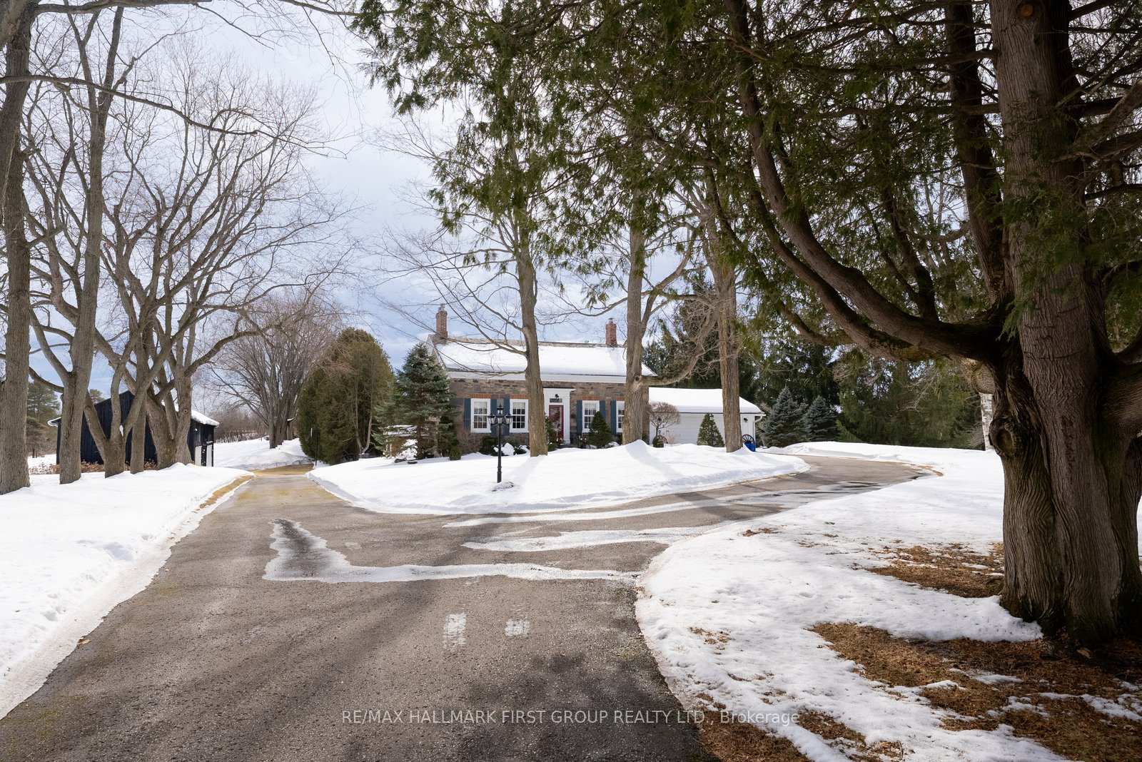 Photo 2 of 535 Myrtle Road W, Whitby, Rural Whitby — HOMEH