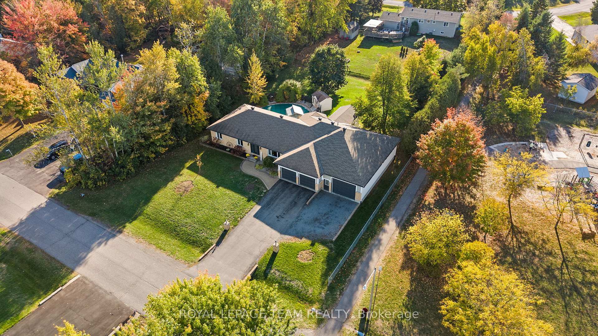 Photo 3 of 3372 Bramble Lane, Ottawa, Osgoode — HOMEH