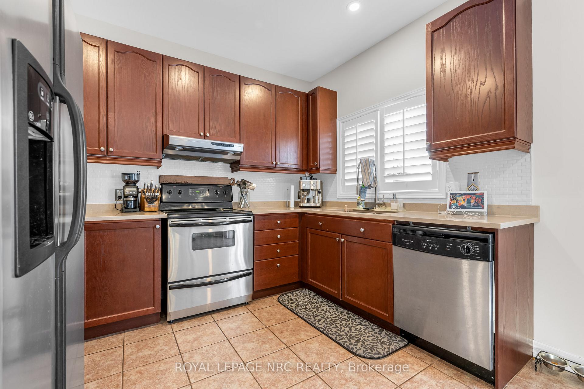 Photo 6 of 27 Goldeye Drive, Hamilton, Winona Park — HOMEH