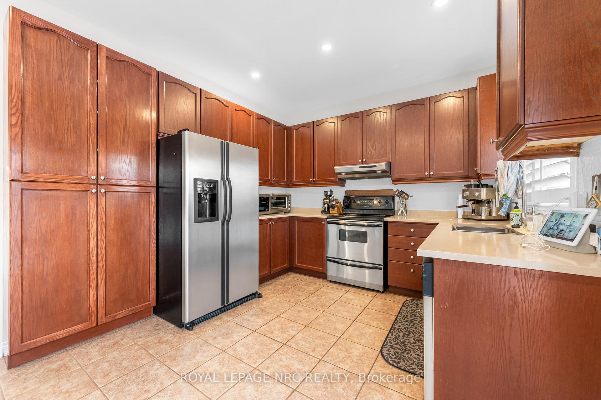 Photo 7 of 27 Goldeye Drive, Hamilton, Winona Park — HOMEH