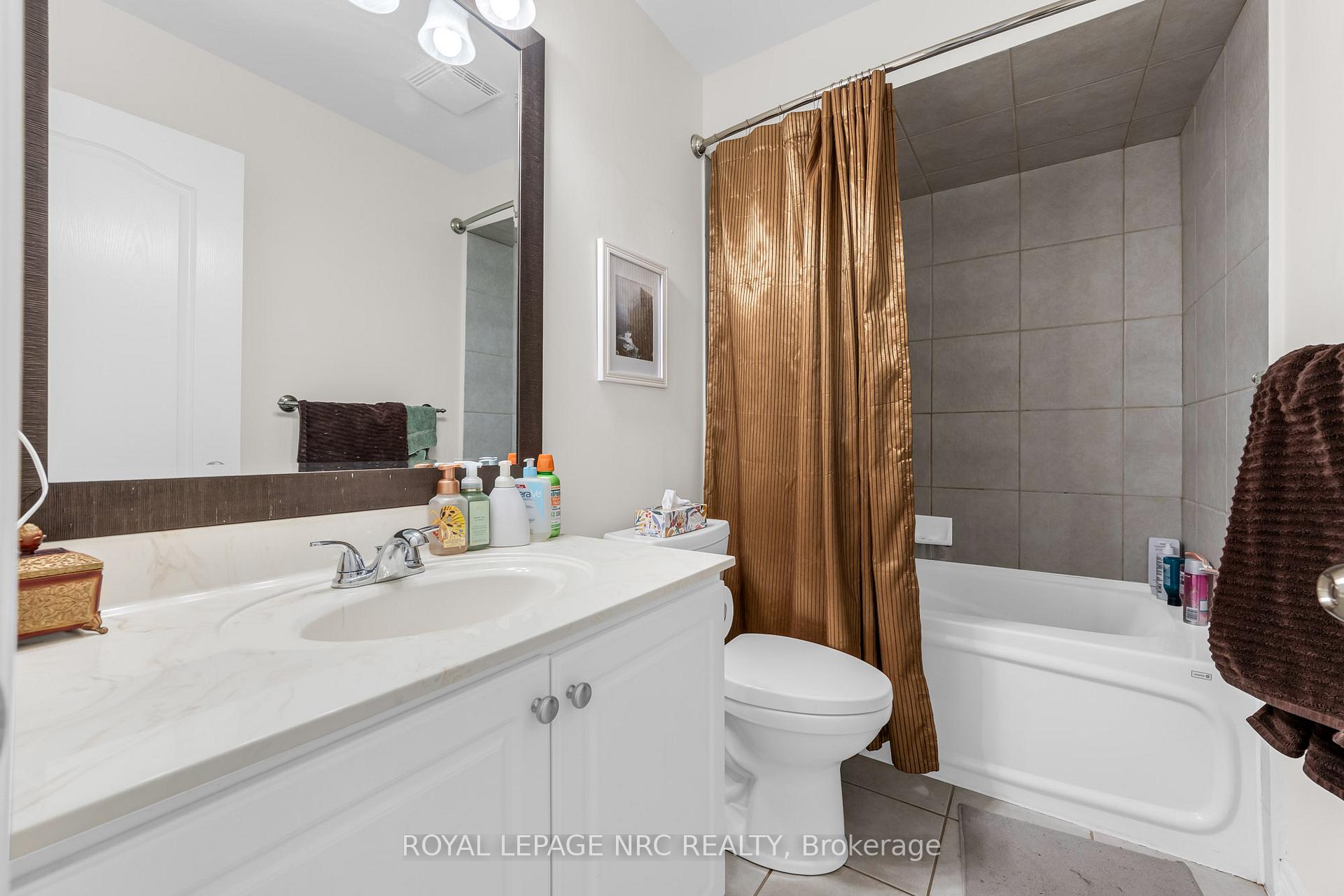 Photo 13 of 27 Goldeye Drive, Hamilton, Winona Park — HOMEH