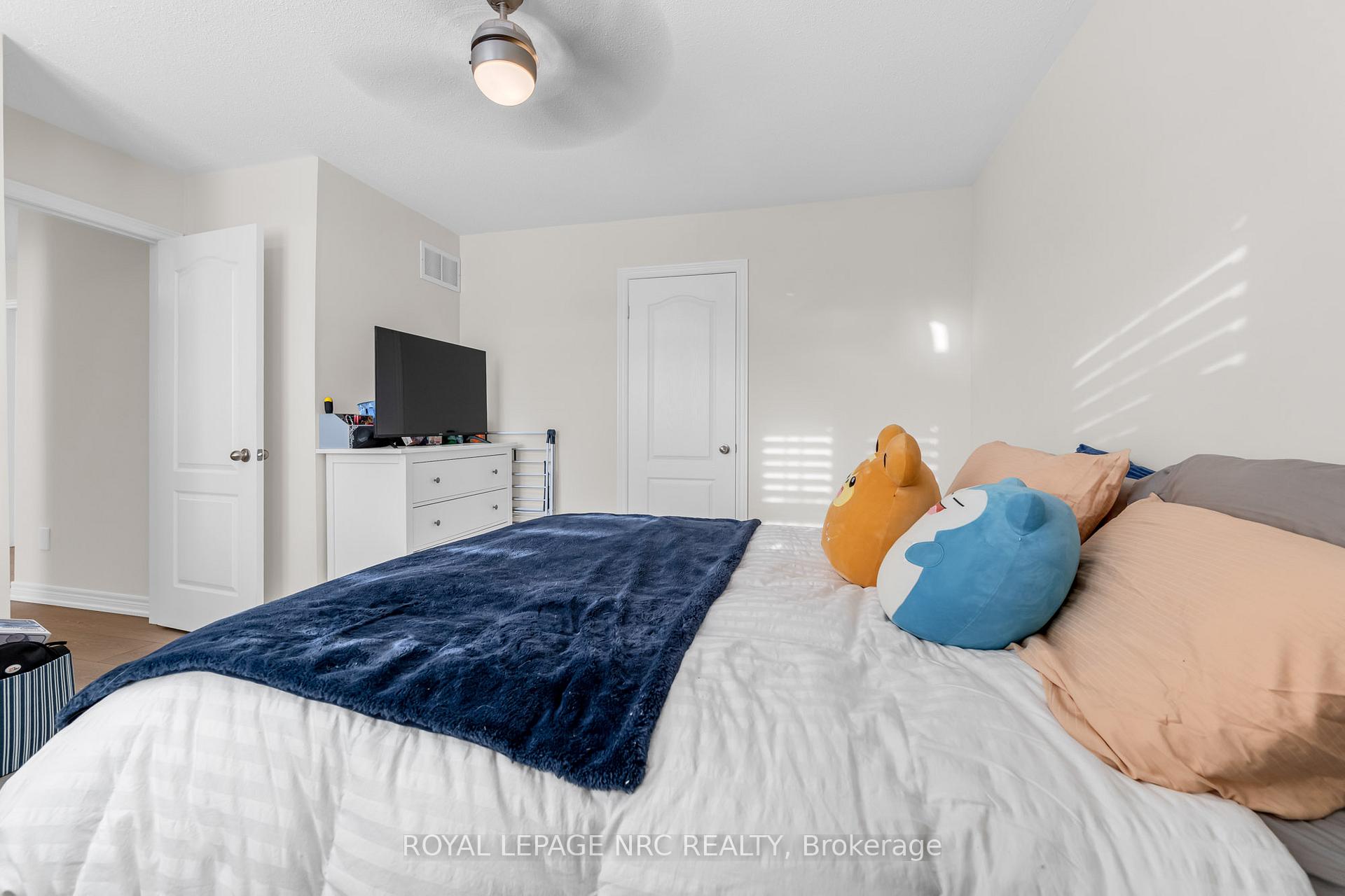 Photo 19 of 27 Goldeye Drive, Hamilton, Winona Park — HOMEH