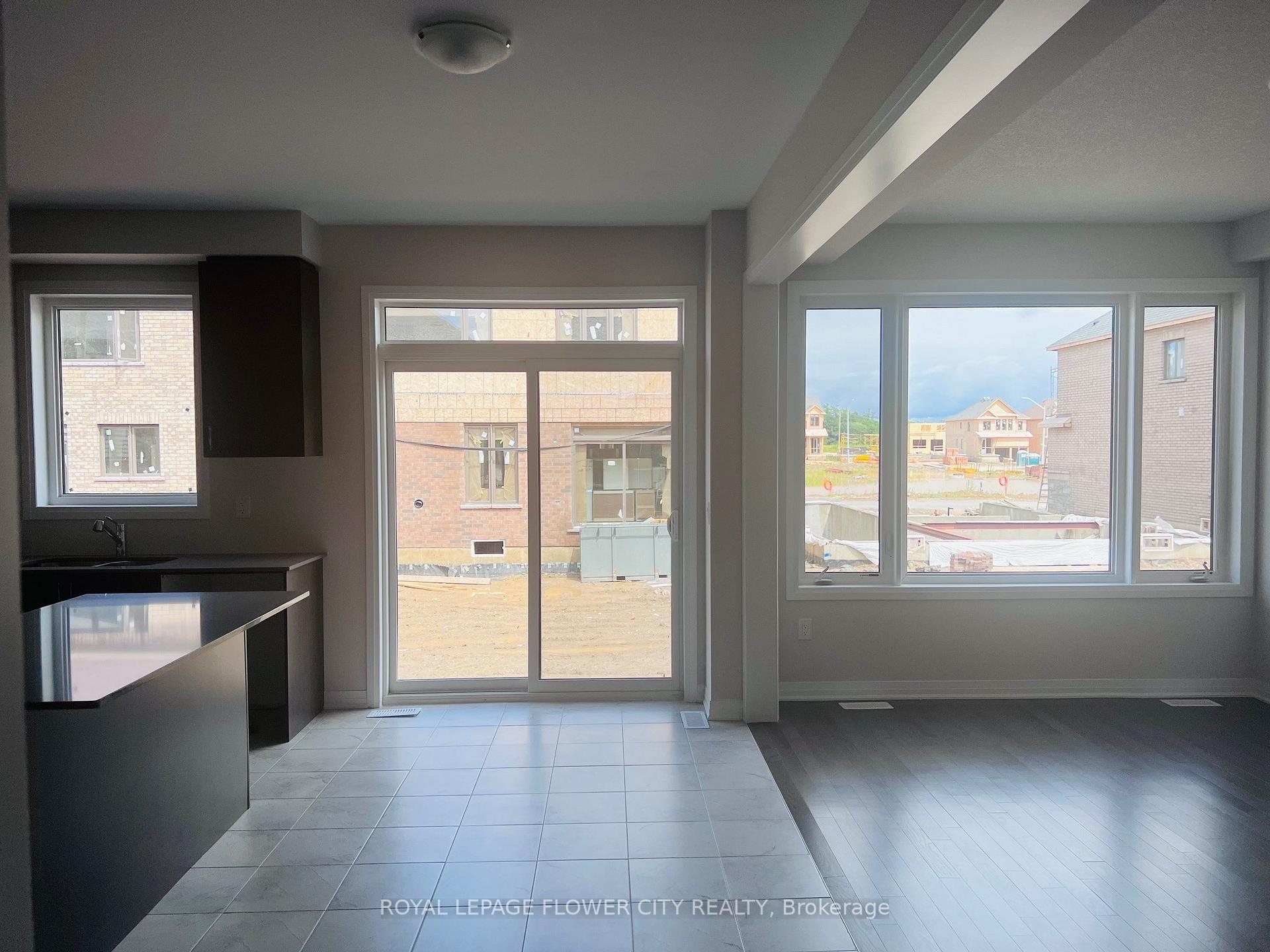 Photo 6 of 33 Prince Philip Boulevard, North Dumfries — HOMEH