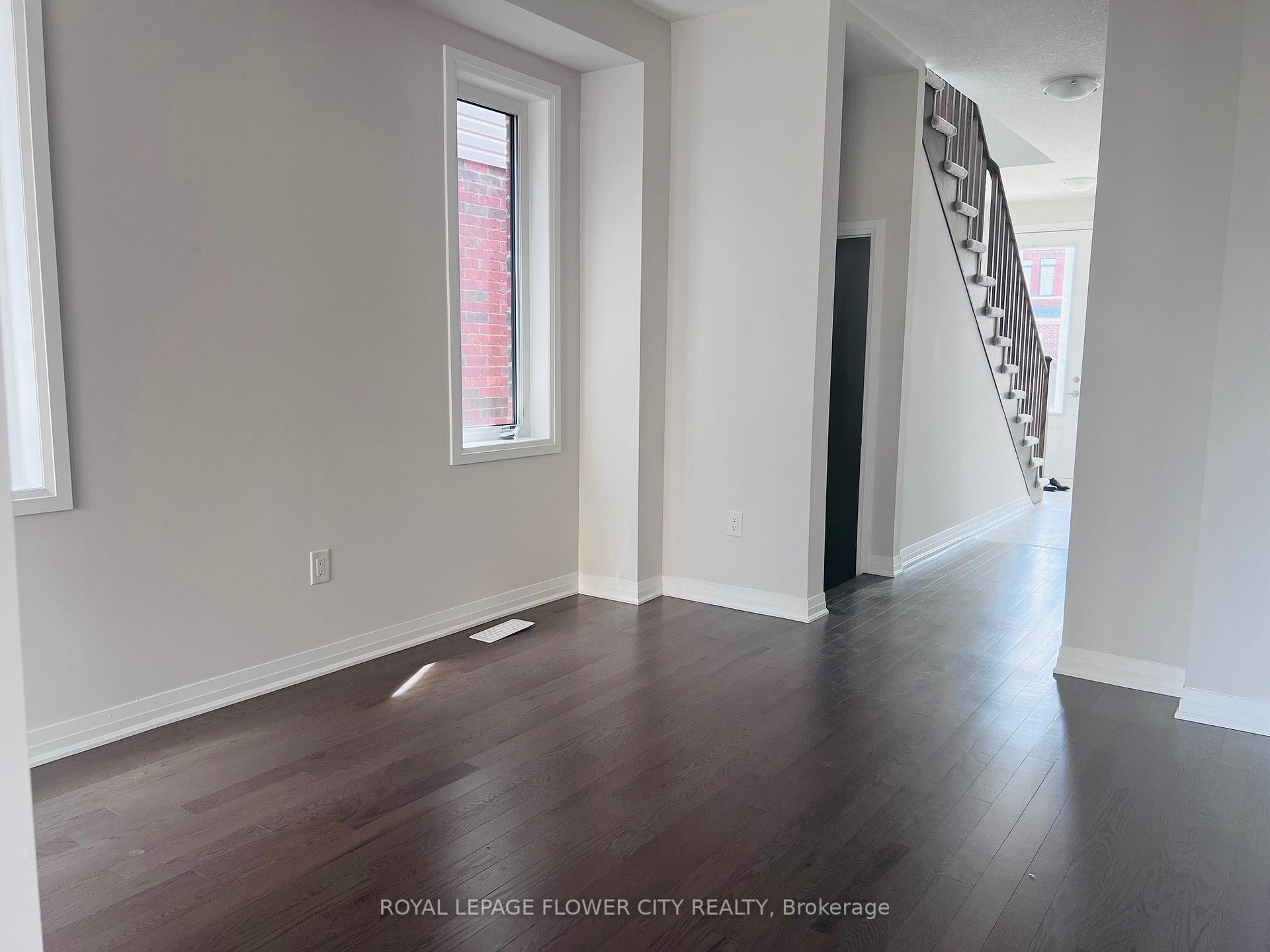 Photo 9 of 33 Prince Philip Boulevard, North Dumfries — HOMEH