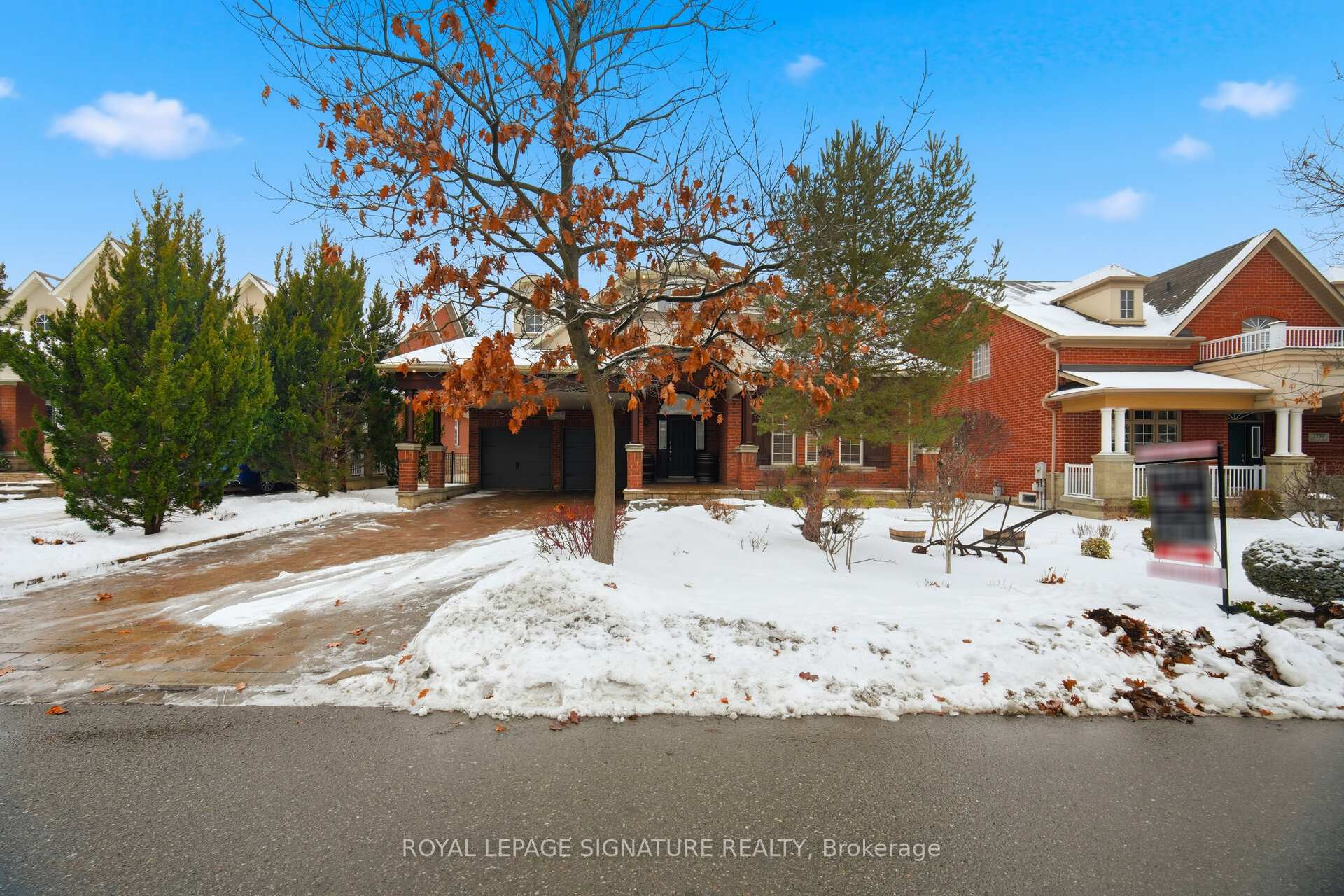 Front of 1592 Hallstone Road