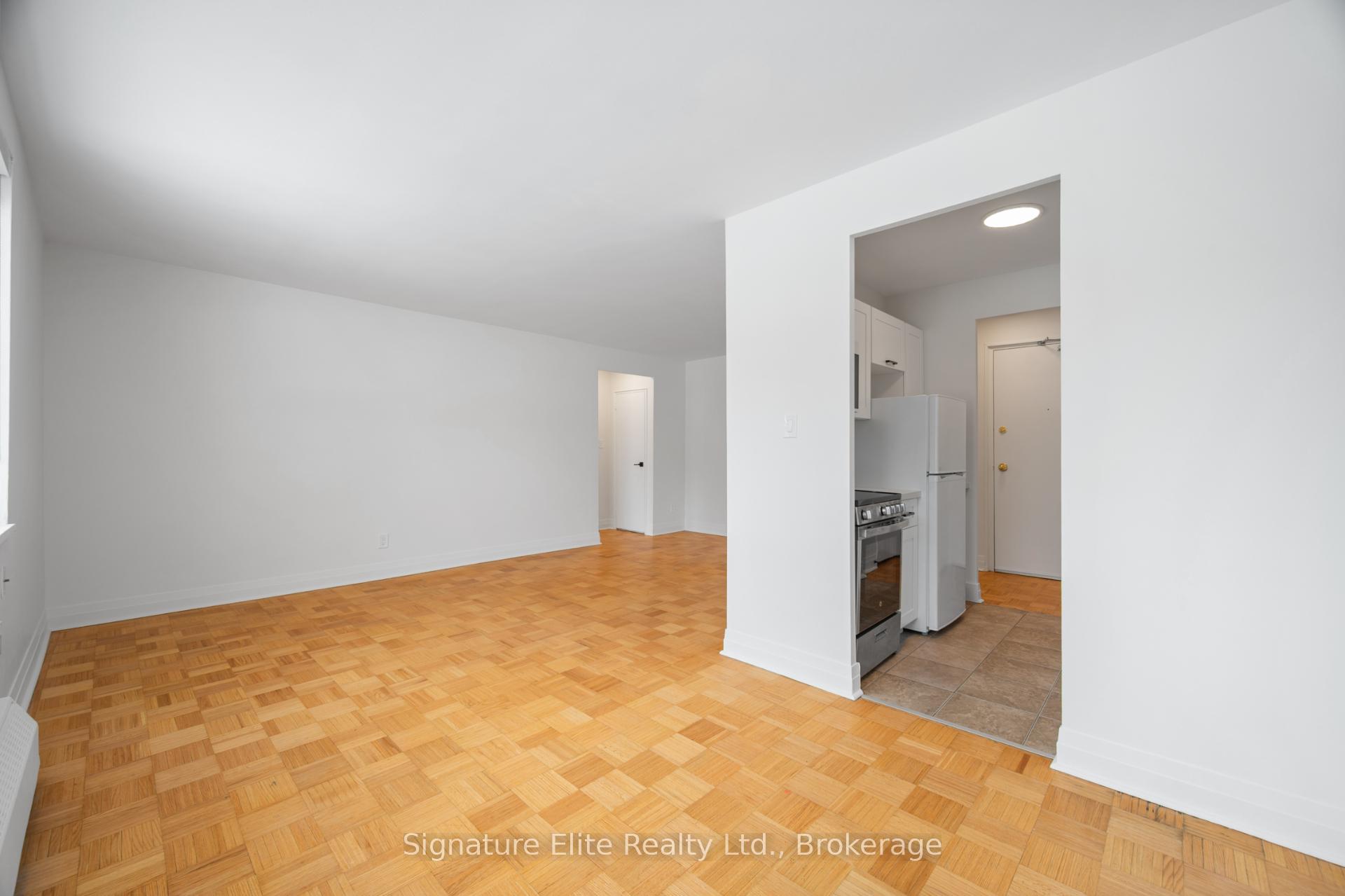 Front of Unit 107, 1017 Woodbine Avenue