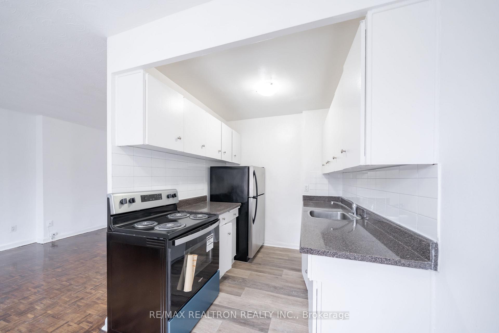 Photo 4 of Unit 101, 2895 Bathurst Street, Toronto, Bedford Park-Nortown — HOMEH