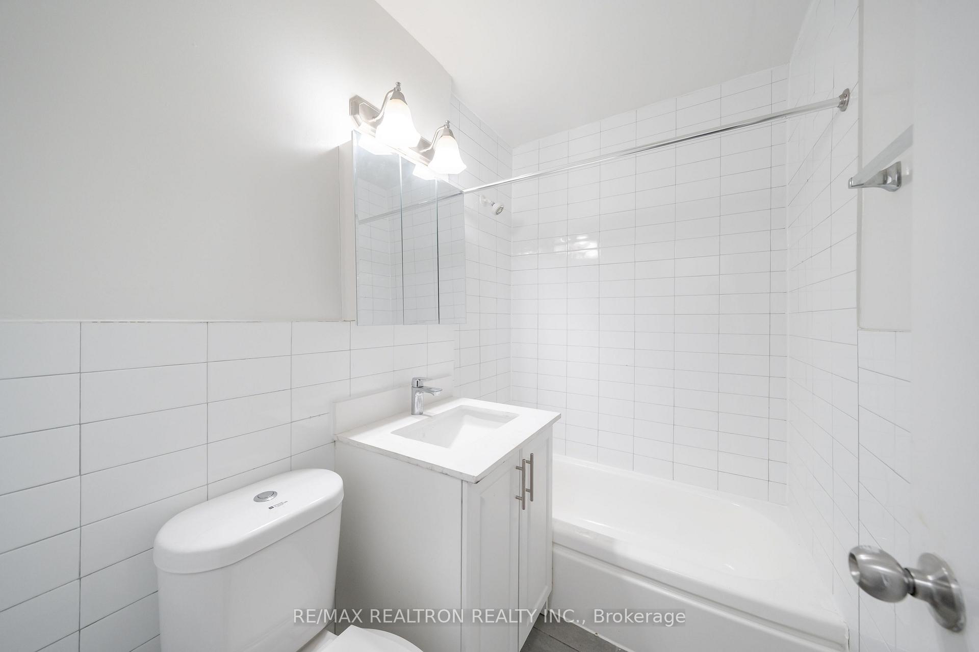 Photo 7 of Unit 101, 2895 Bathurst Street, Toronto, Bedford Park-Nortown — HOMEH