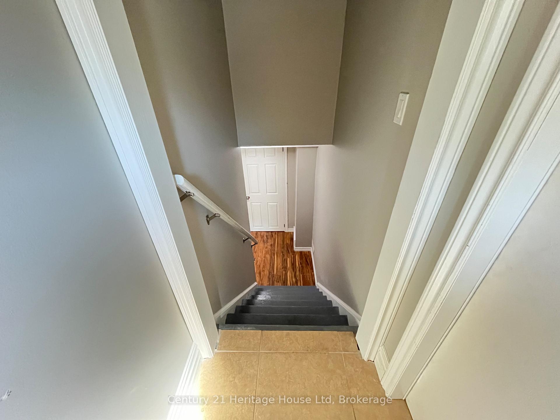 Photo 5 of 375 West Acres Drive, Guelph, Willow West/Sugarbush/West Acres — HOMEH