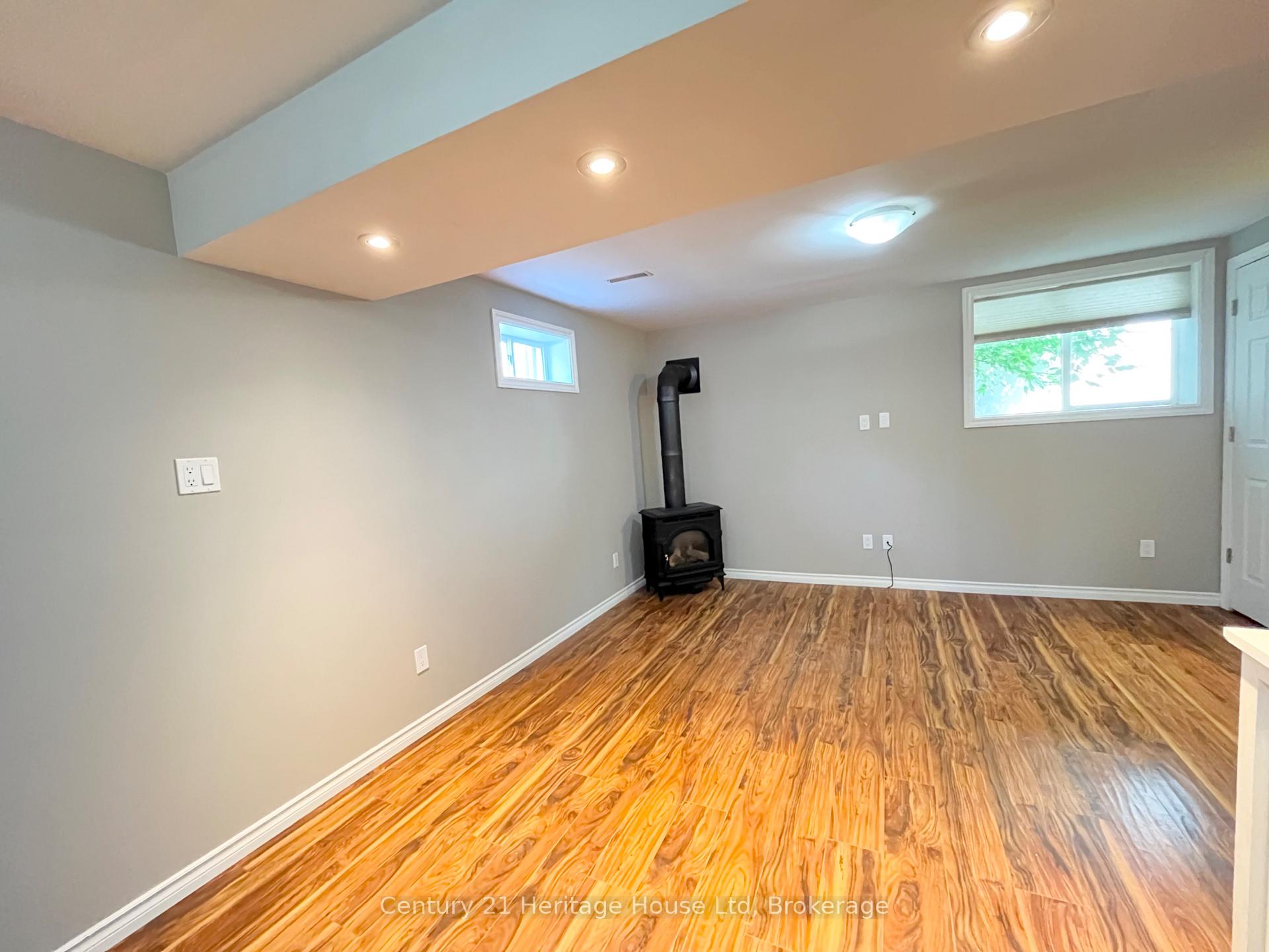 Photo 10 of 375 West Acres Drive, Guelph, Willow West/Sugarbush/West Acres — HOMEH