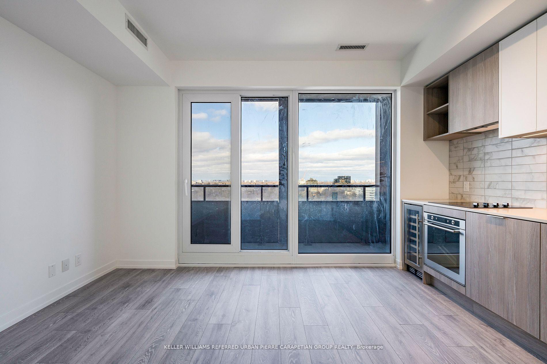 Front of Unit 1609, 2020 Bathurst Street