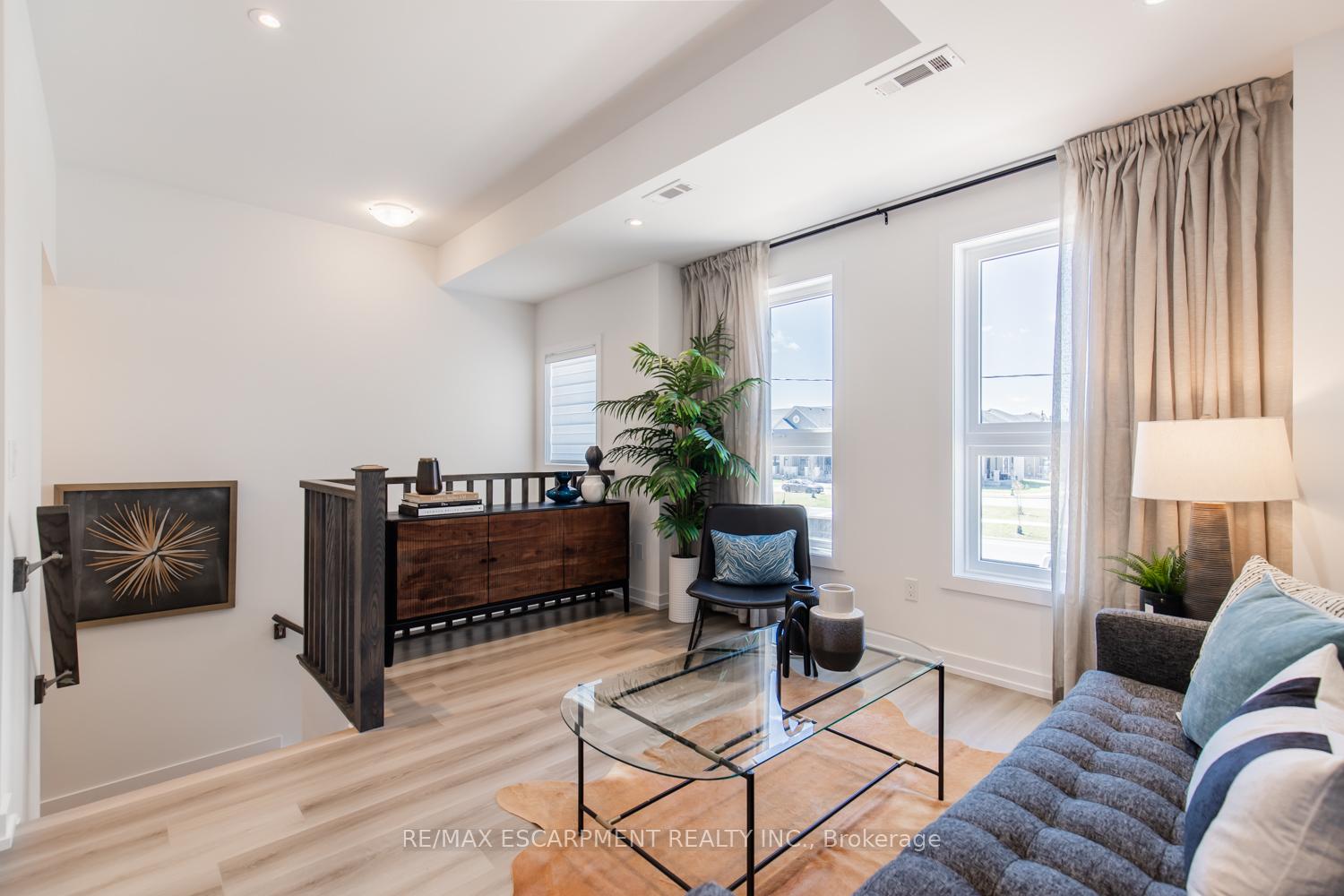 Photo 4 of Unit 13, 70 Kenesky Drive, Hamilton, Waterdown — HOMEH