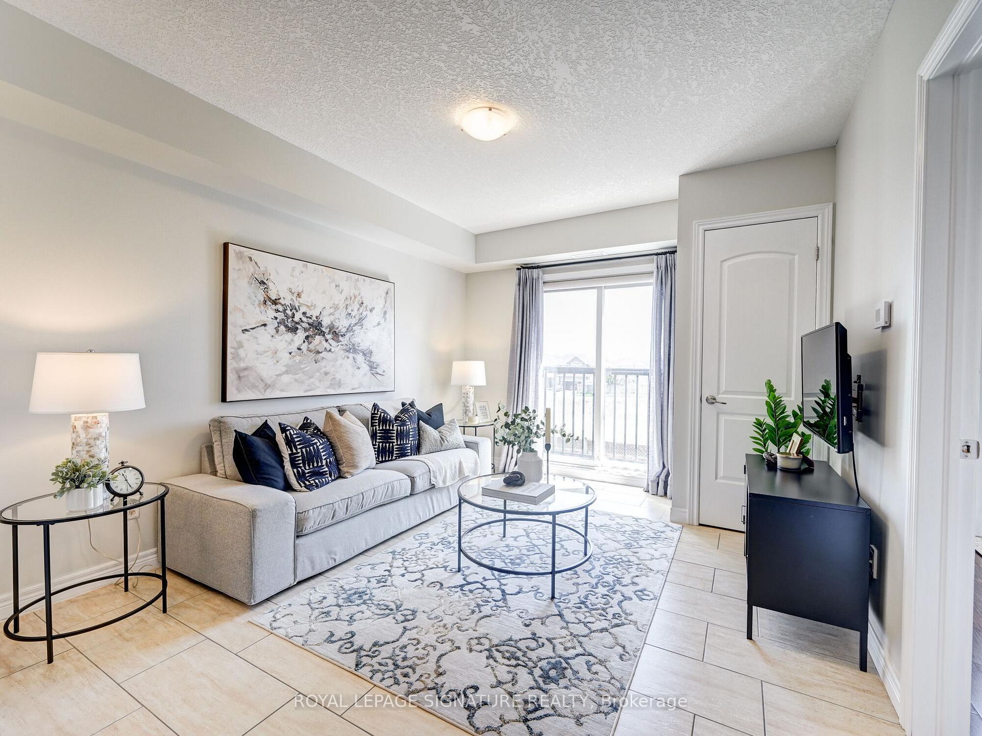 Front of Unit 205, 886 Golf Links Road